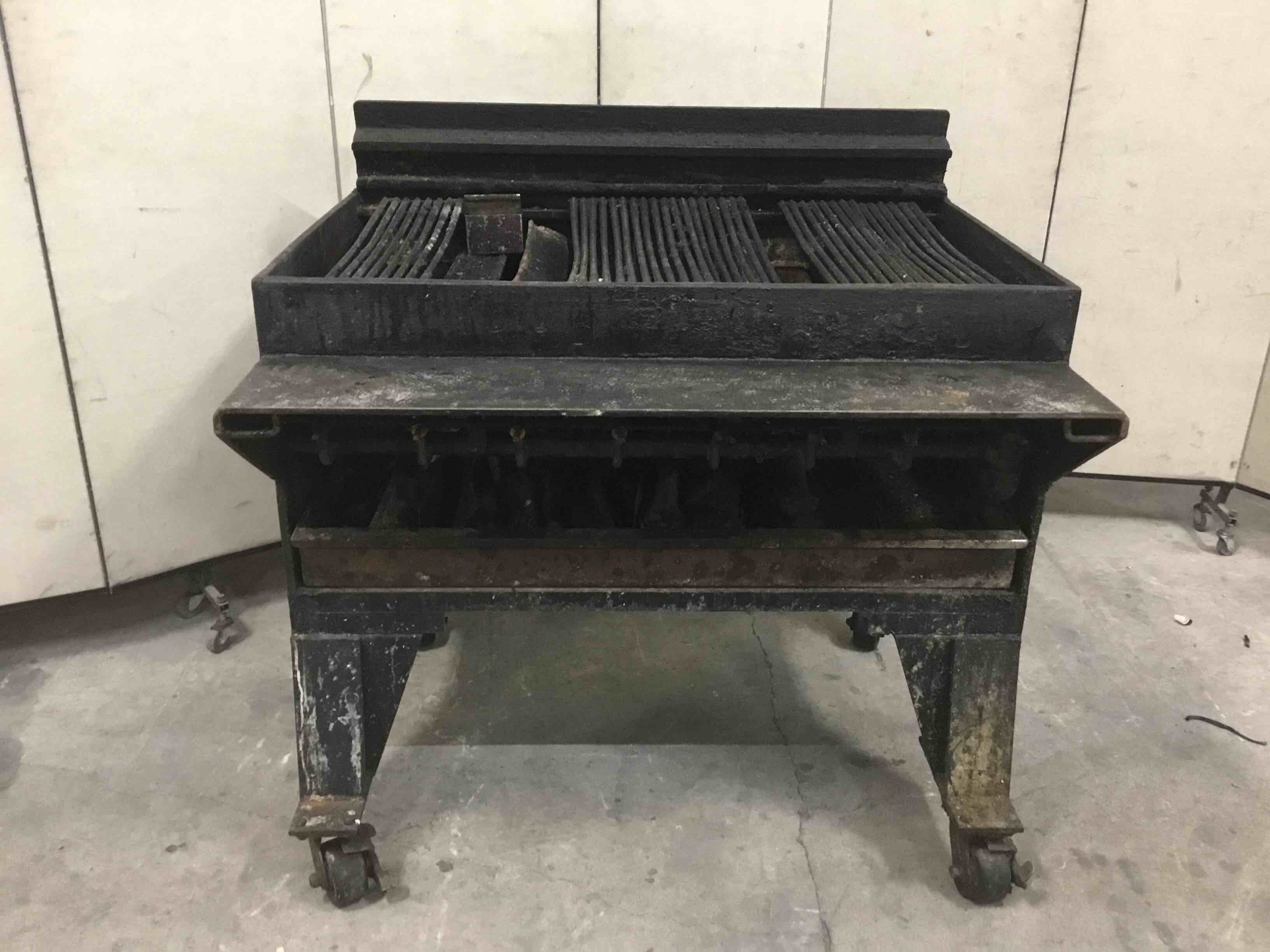 44.5 INCH CAST IRON NATURAL GAS CHAR BROILER