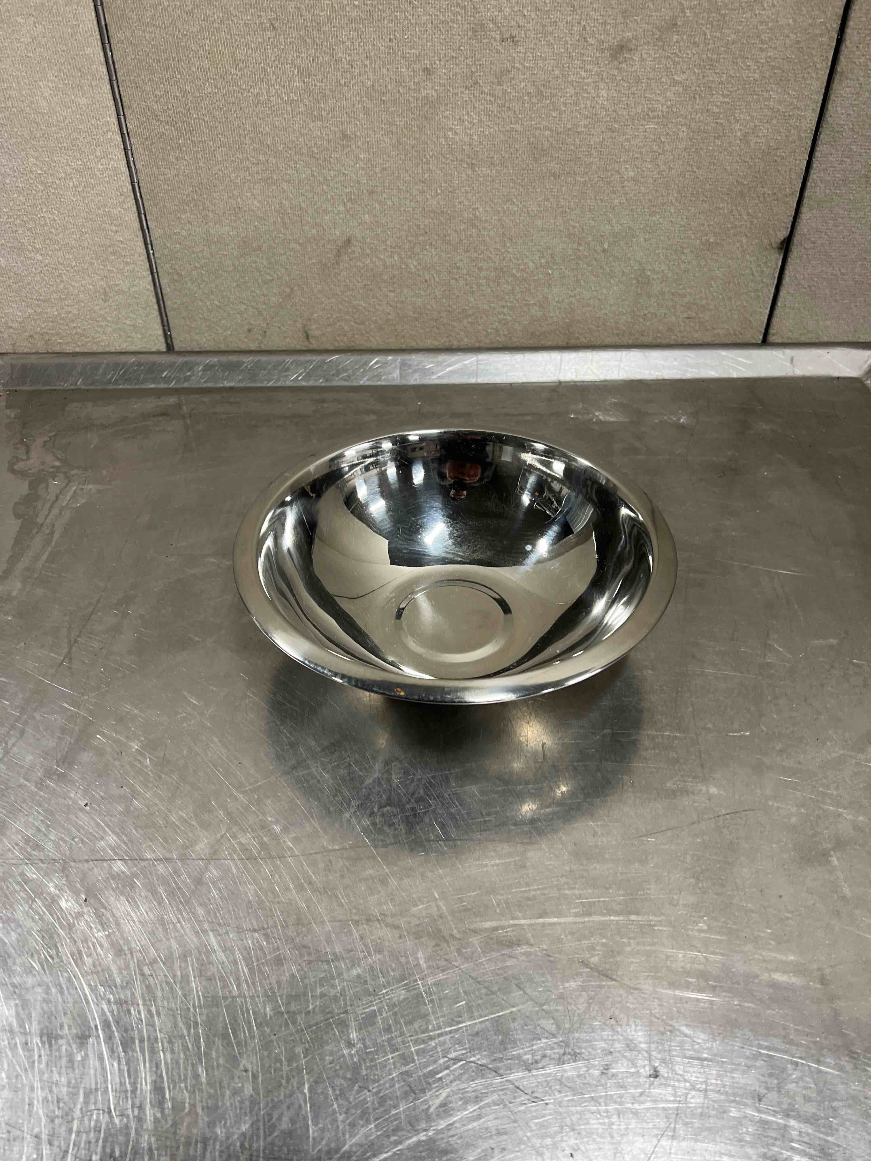 9 INCH STAINLESS STEEL MIXING BOWL 
