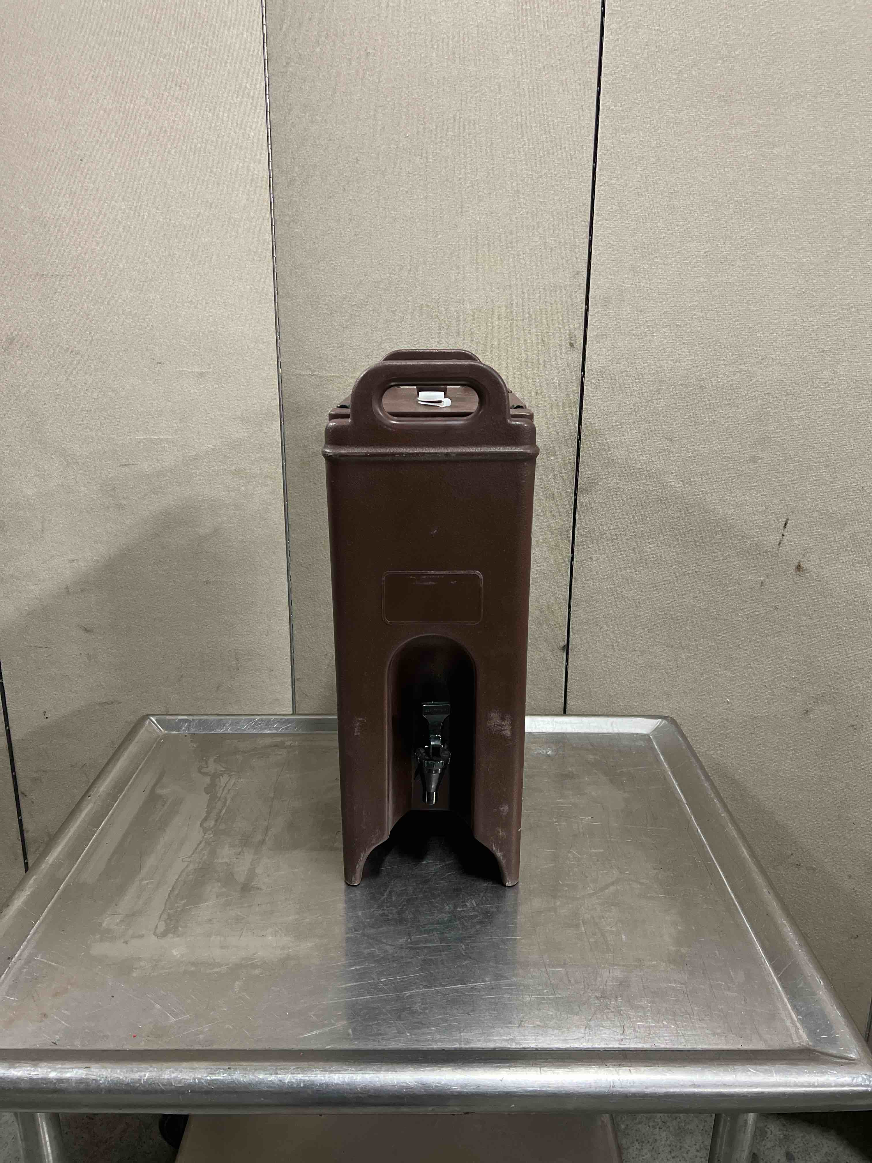 CAMBRO INSULATED DRINK DISPENSER 