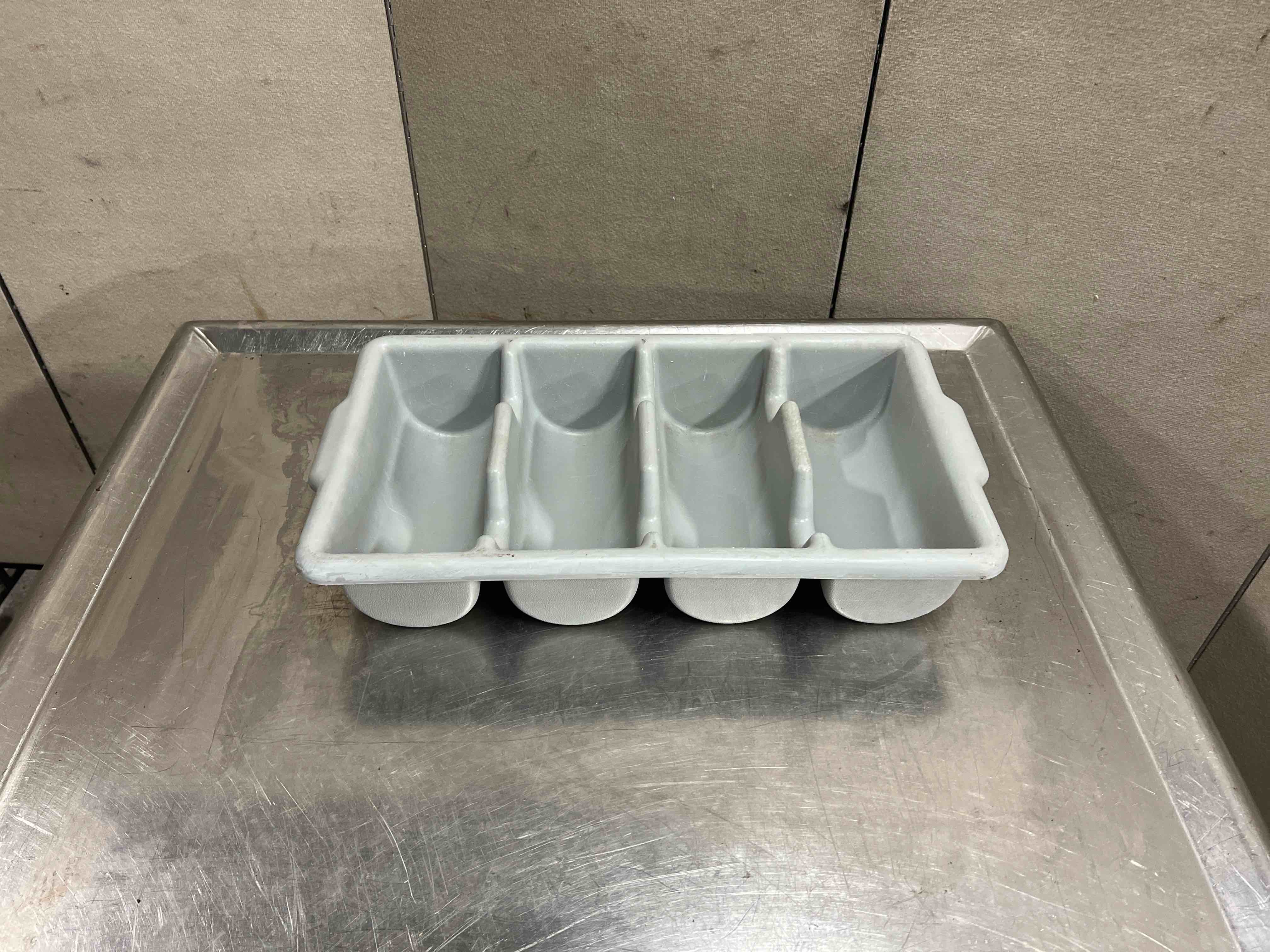 PLASTIC SILVERWARE ORGANIZER 