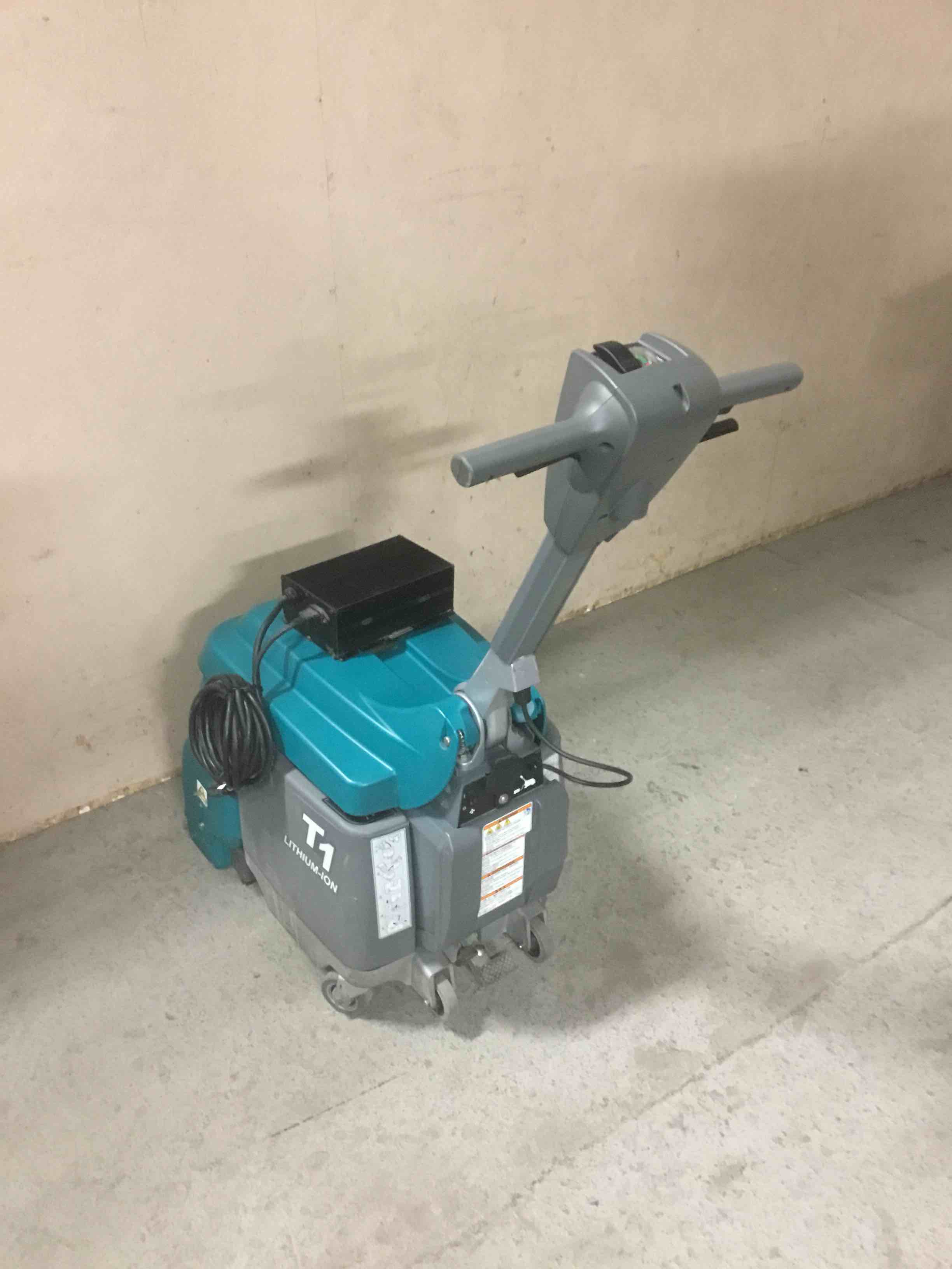 https://s3.amazonaws.com/lotting-images-prod/bidfta/ORG4779109_1706633612553.jpeg