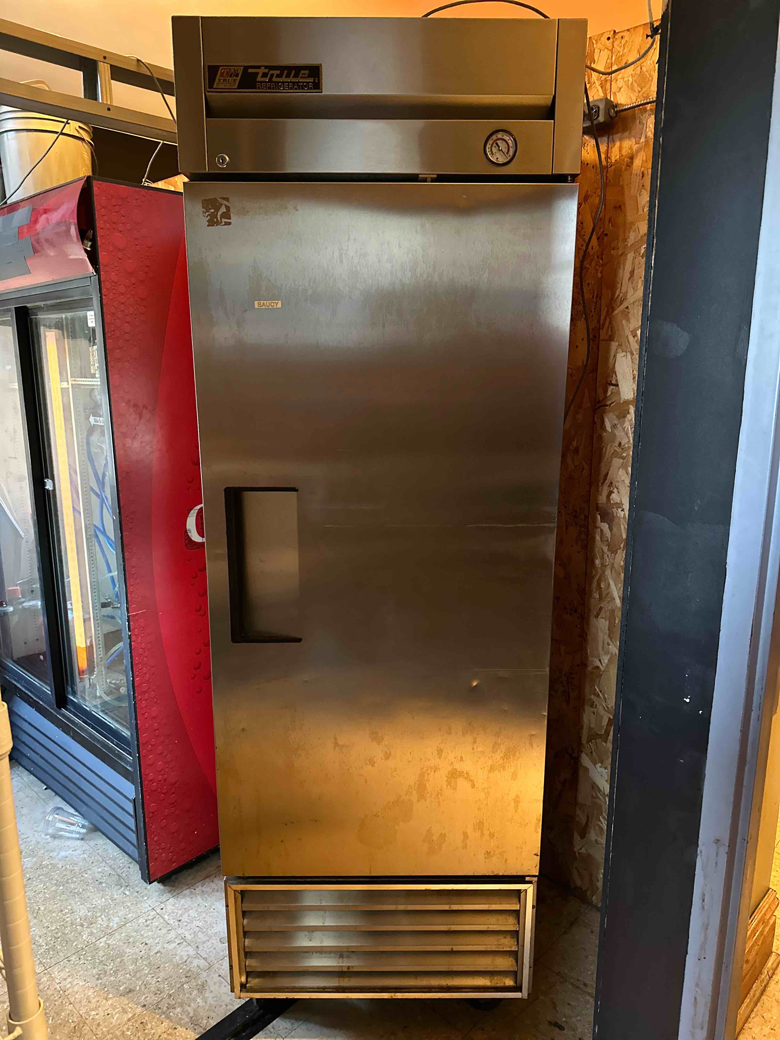 TRUE STAINLESS STEEL SINGLE DOOR REACH-IN REFRIGERATOR ON CASTERS