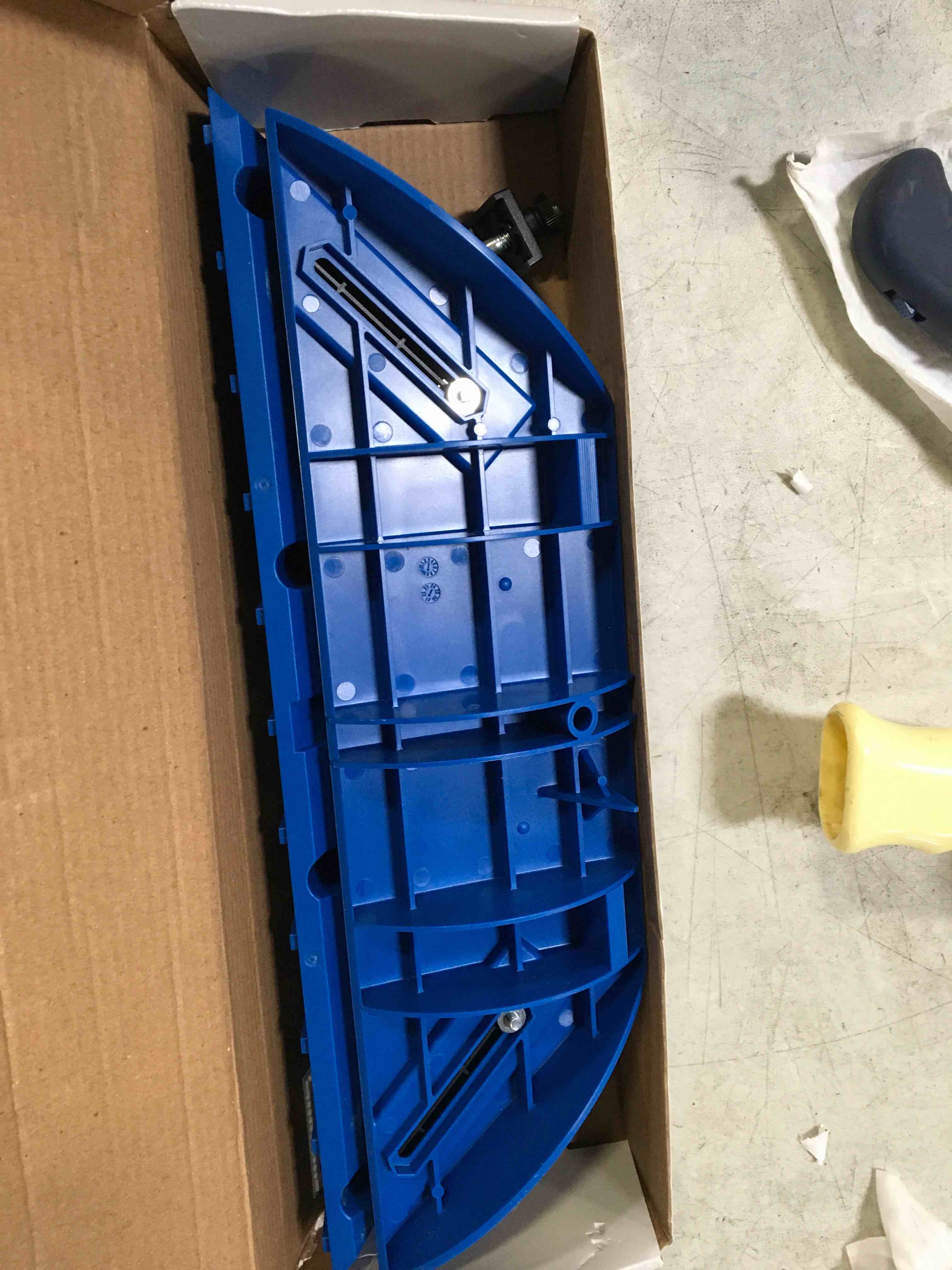 https://s3.amazonaws.com/lotting-images-prod/bidfta/ORG4781008_1681918052519.jpeg