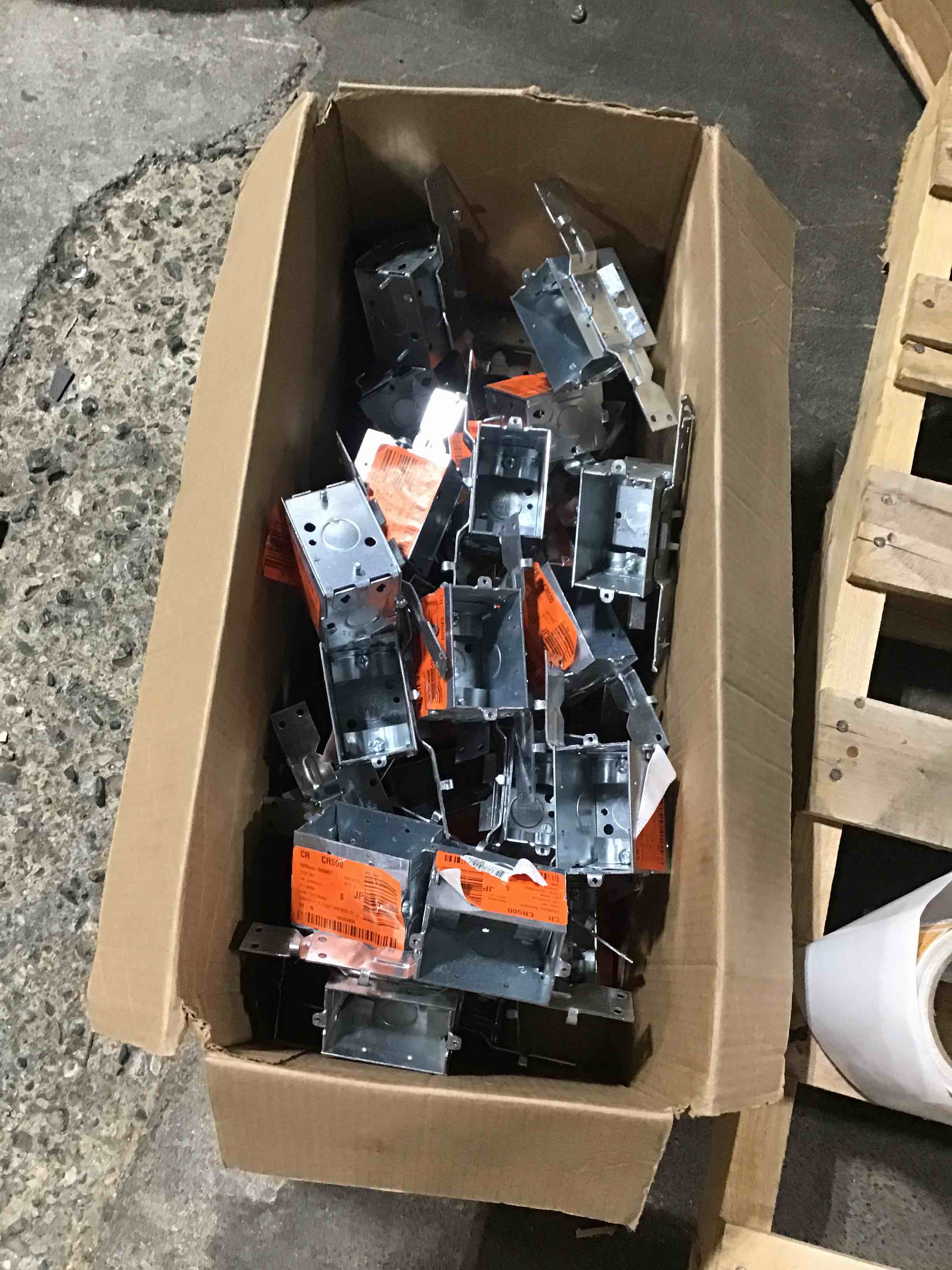 https://s3.amazonaws.com/lotting-images-prod/bidfta/ORG4837571_1692025117483.jpeg