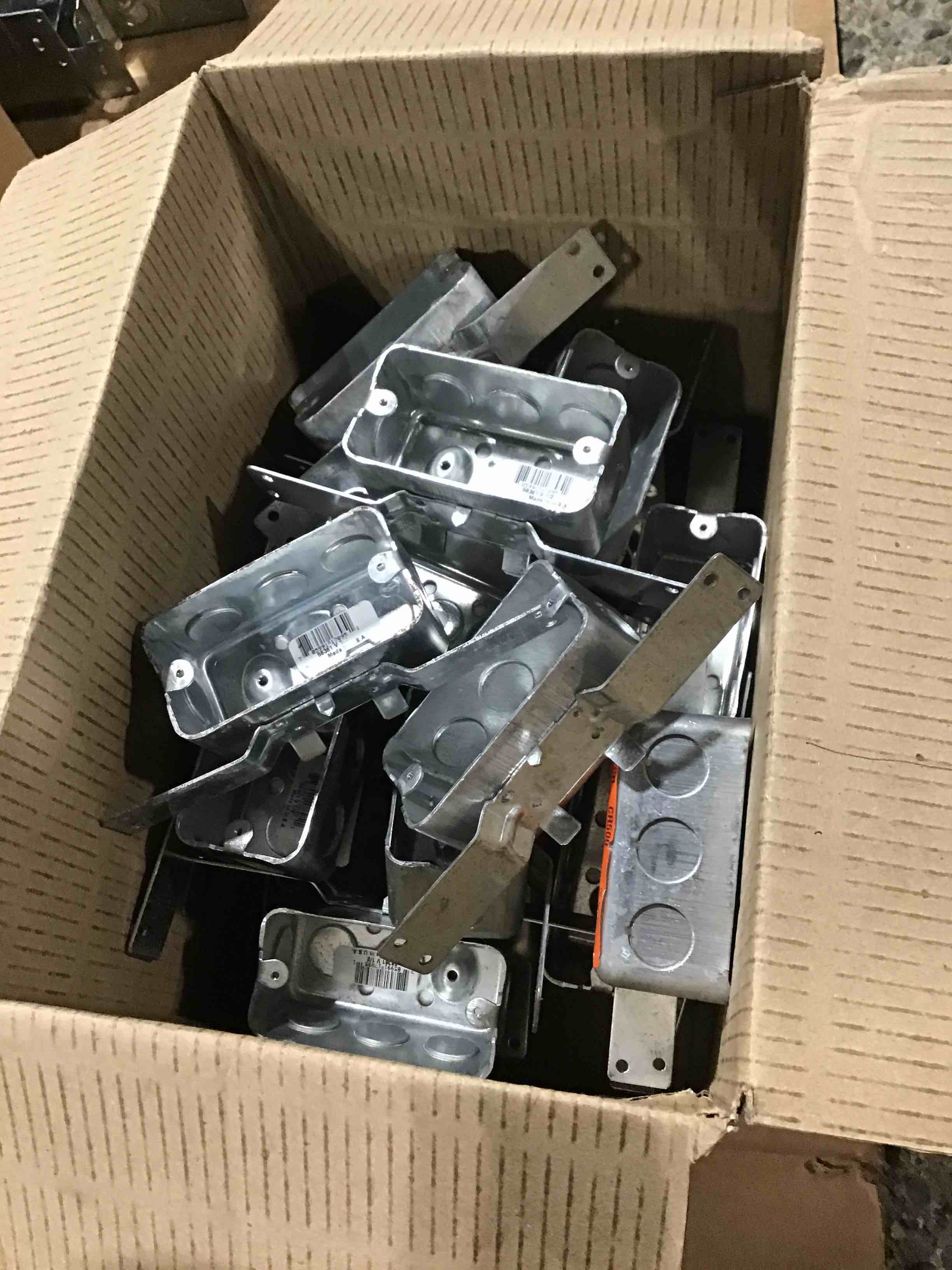 https://s3.amazonaws.com/lotting-images-prod/bidfta/ORG4837572_1692025290204.jpeg