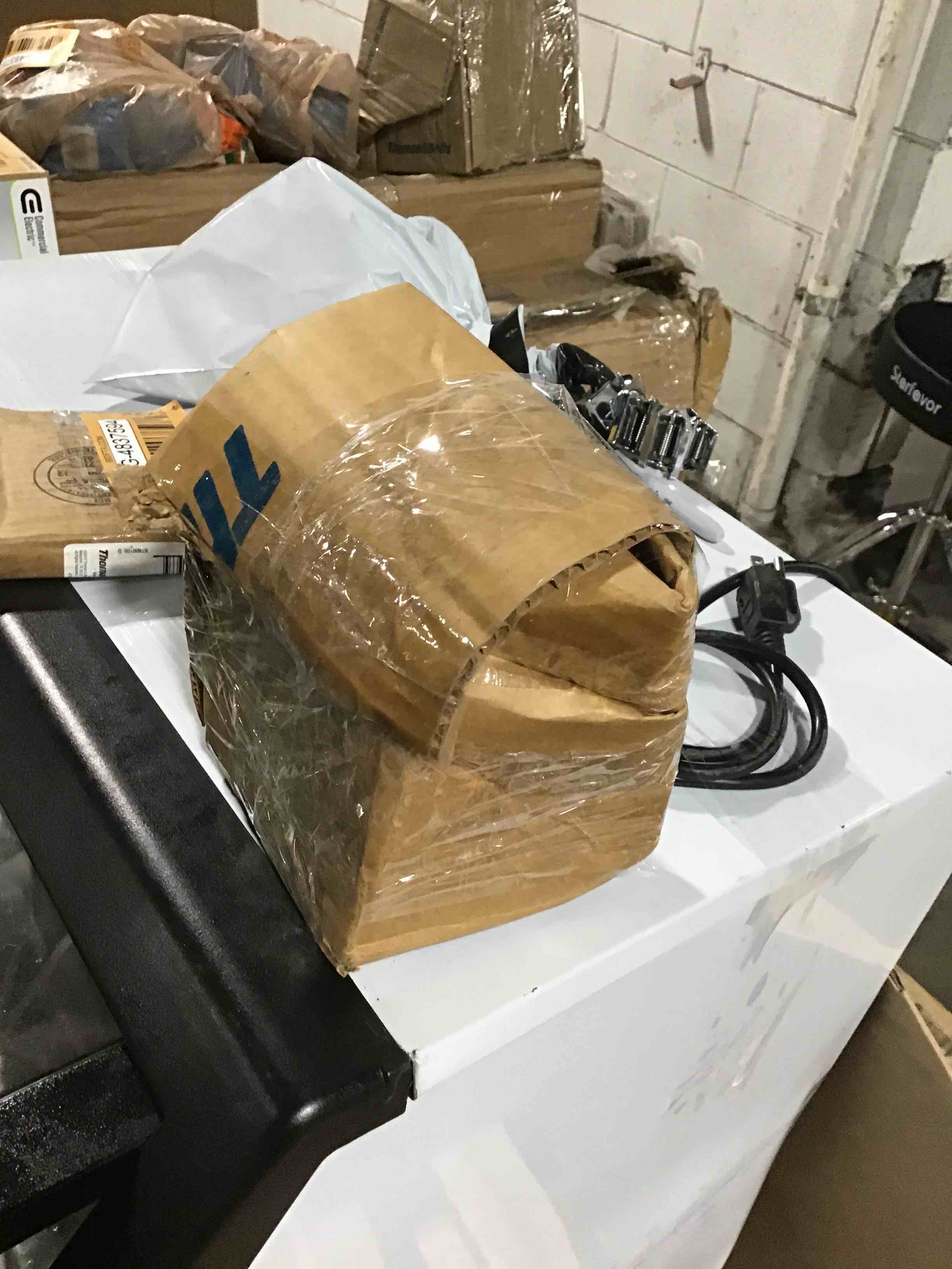 https://s3.amazonaws.com/lotting-images-prod/bidfta/ORG4837596_1692035062996.jpeg