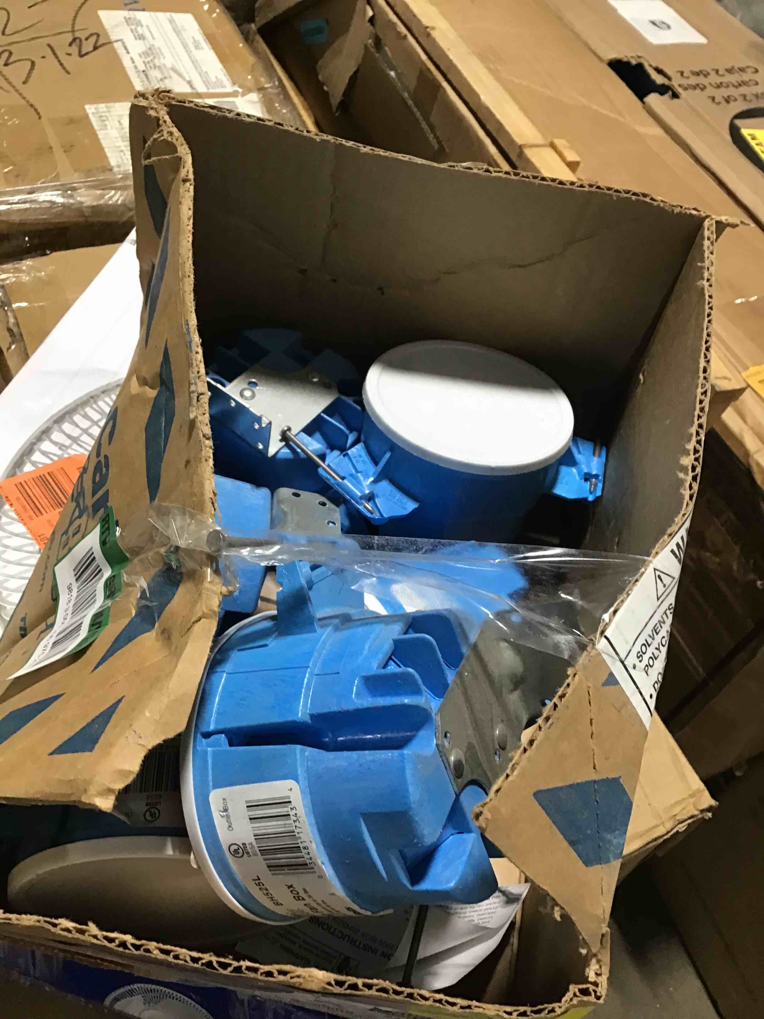 https://s3.amazonaws.com/lotting-images-prod/bidfta/ORG4837611_1692037429560.jpeg