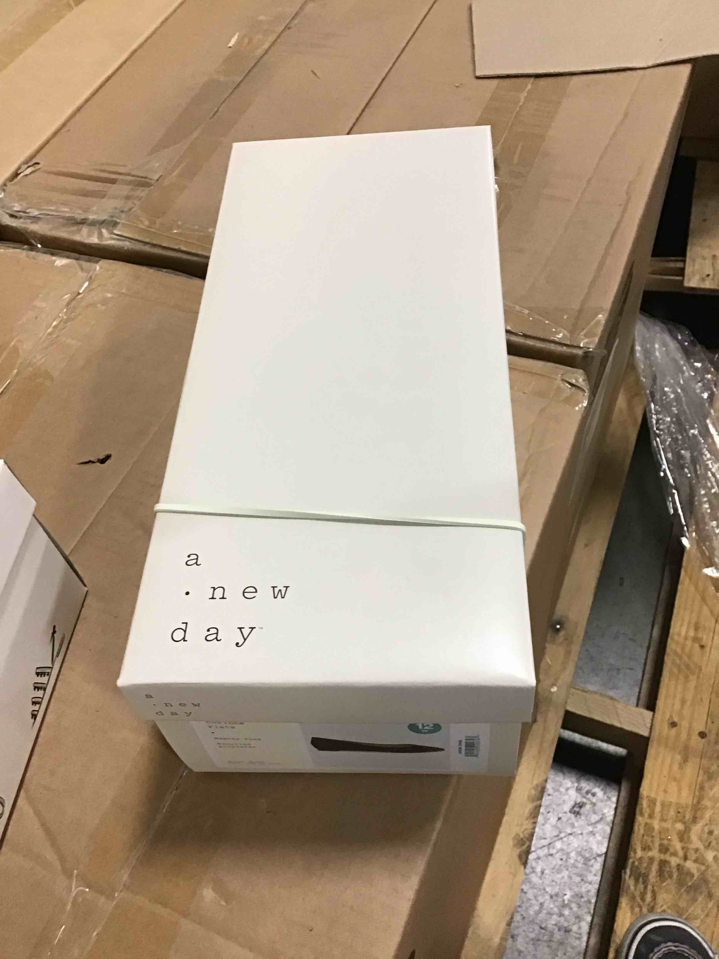https://s3.amazonaws.com/lotting-images-prod/bidfta/ORG4843835_1686661592361.jpeg