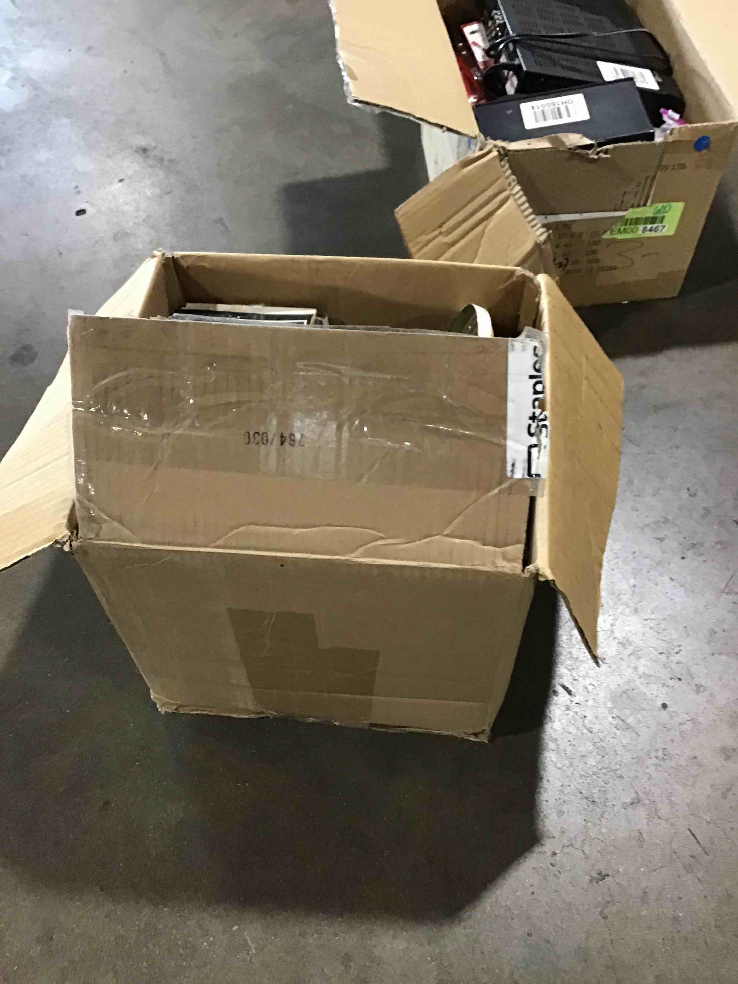 https://s3.amazonaws.com/lotting-images-prod/bidfta/ORG4867887_1686237870769.jpeg