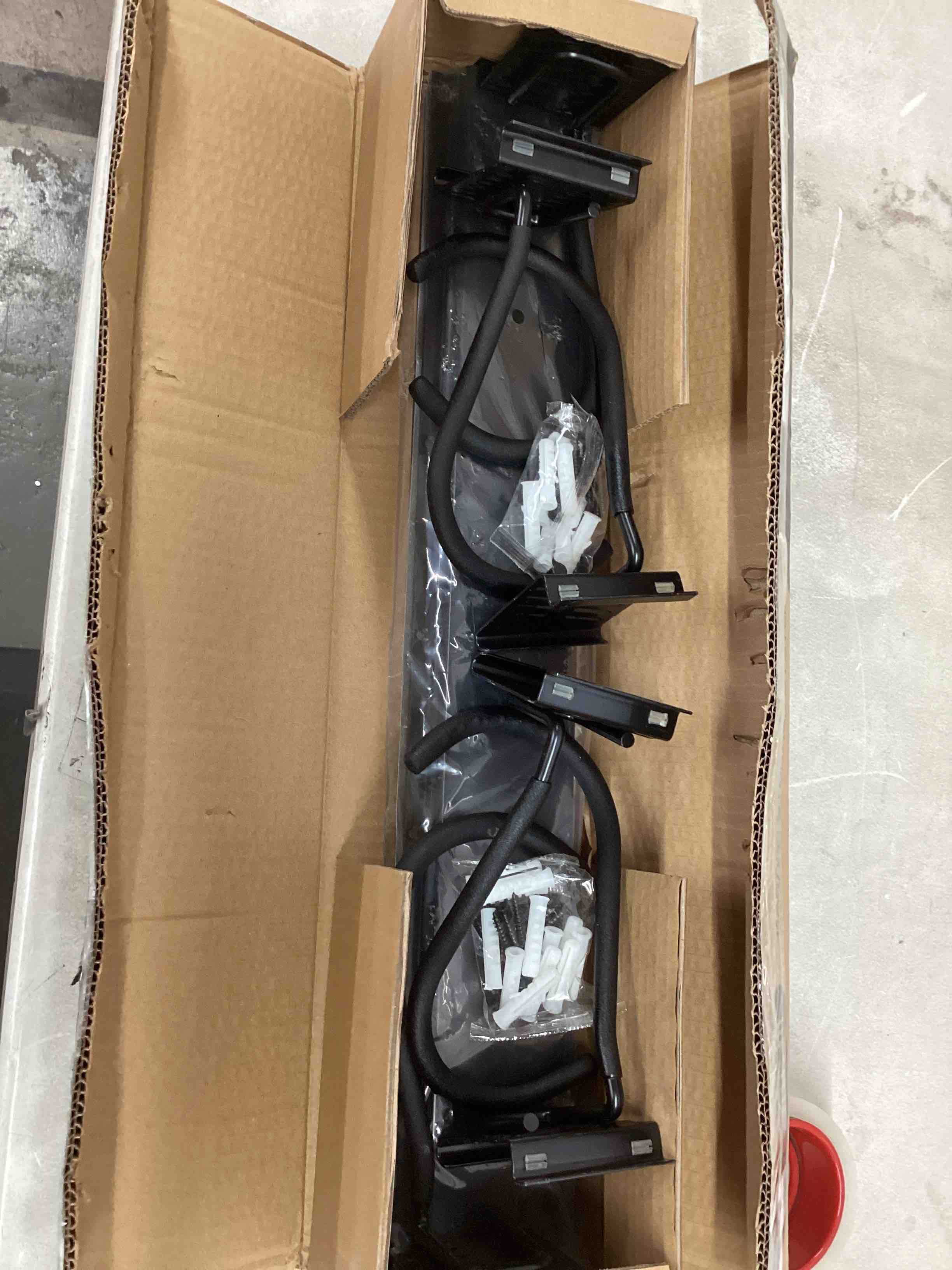 https://s3.amazonaws.com/lotting-images-prod/bidfta/ORG4902951_1694038019399.jpeg