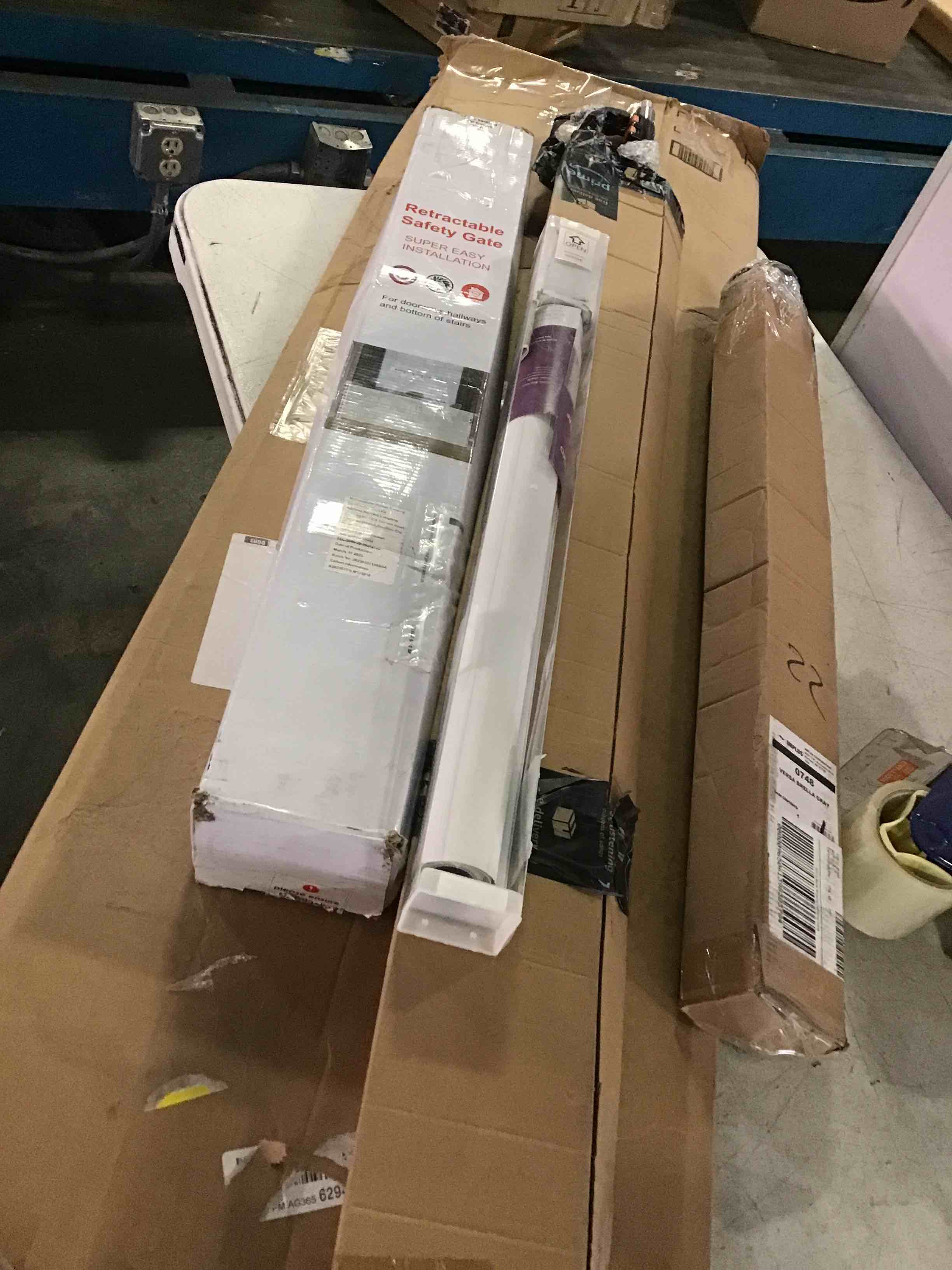 Assorted of accessories for cars, safety gate and more