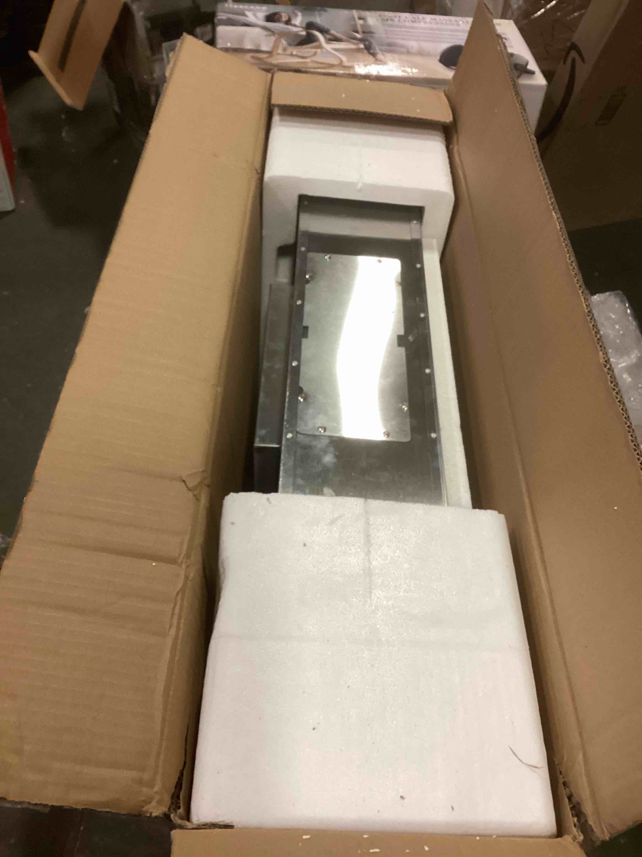 https://s3.amazonaws.com/lotting-images-prod/bidfta/ORG4929415_1705352940623.jpeg