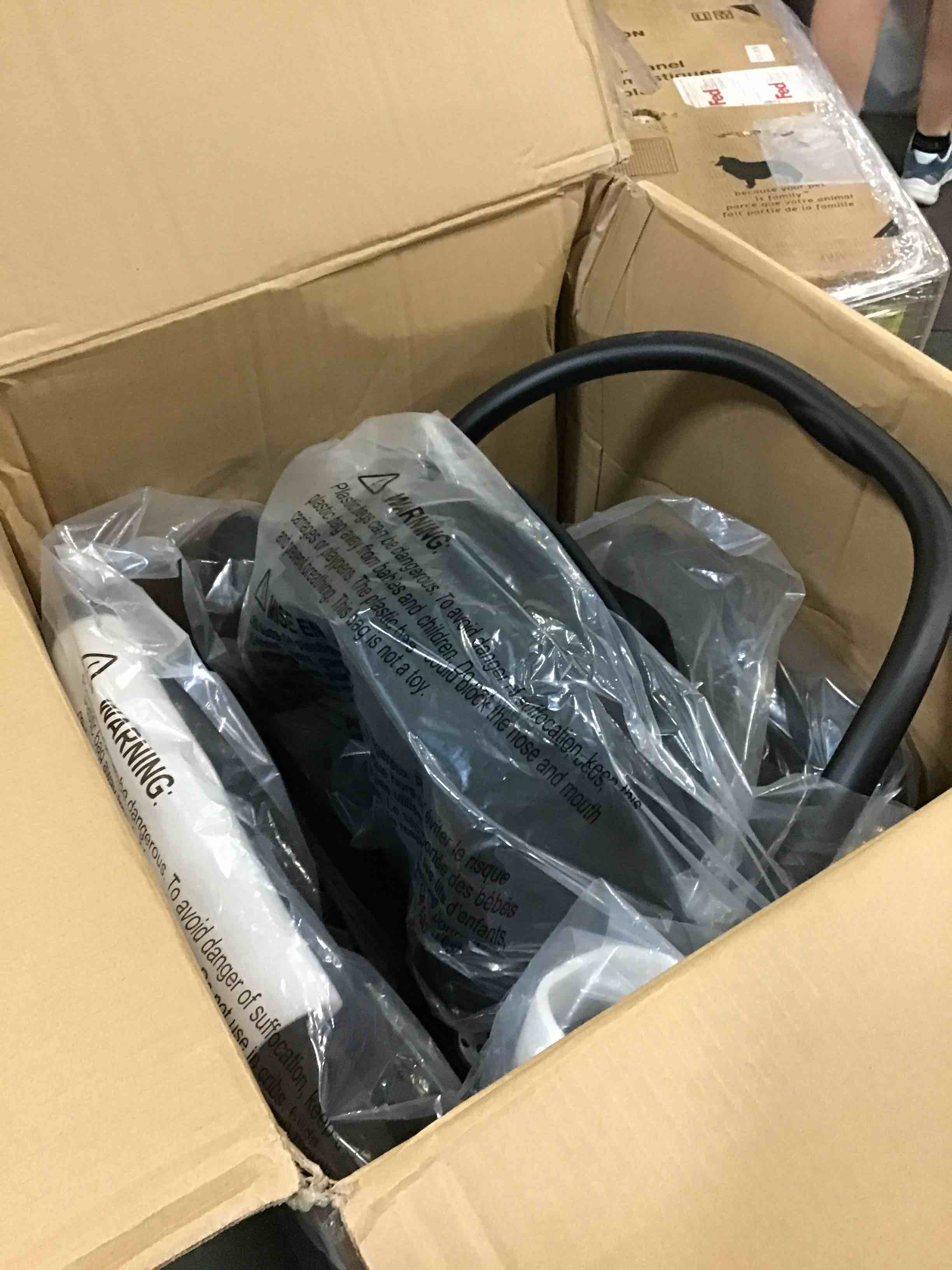 https://s3.amazonaws.com/lotting-images-prod/bidfta/ORG4955496_1685712087980.jpeg