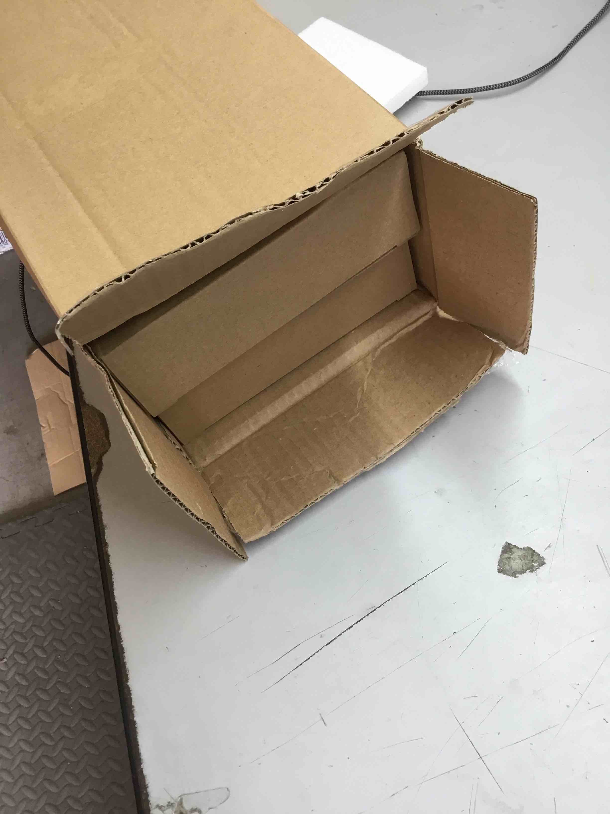 https://s3.amazonaws.com/lotting-images-prod/bidfta/ORG4985319_1686594261060.jpeg