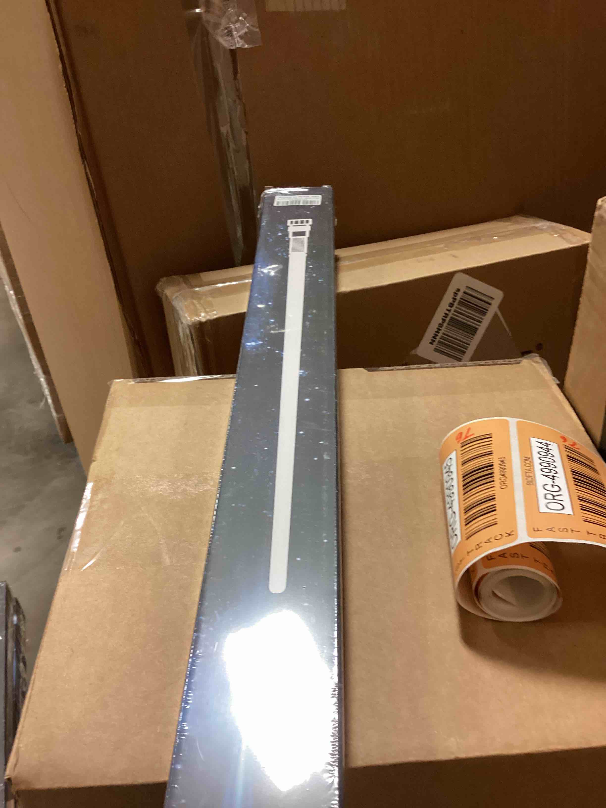 https://s3.amazonaws.com/lotting-images-prod/bidfta/ORG4990943_1689772364760.jpeg