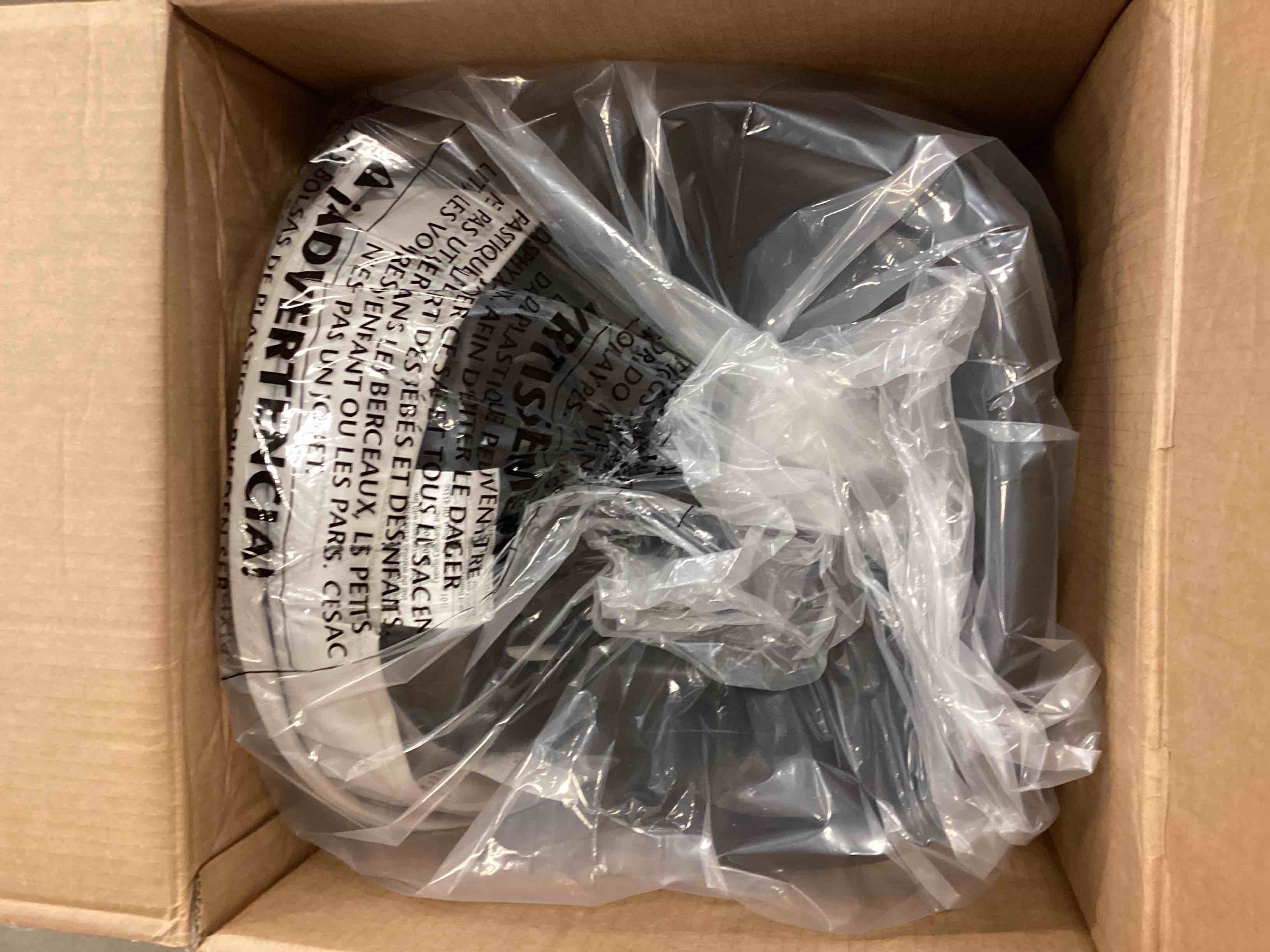 https://s3.amazonaws.com/lotting-images-prod/bidfta/ORG4998259_1689600142616.jpeg