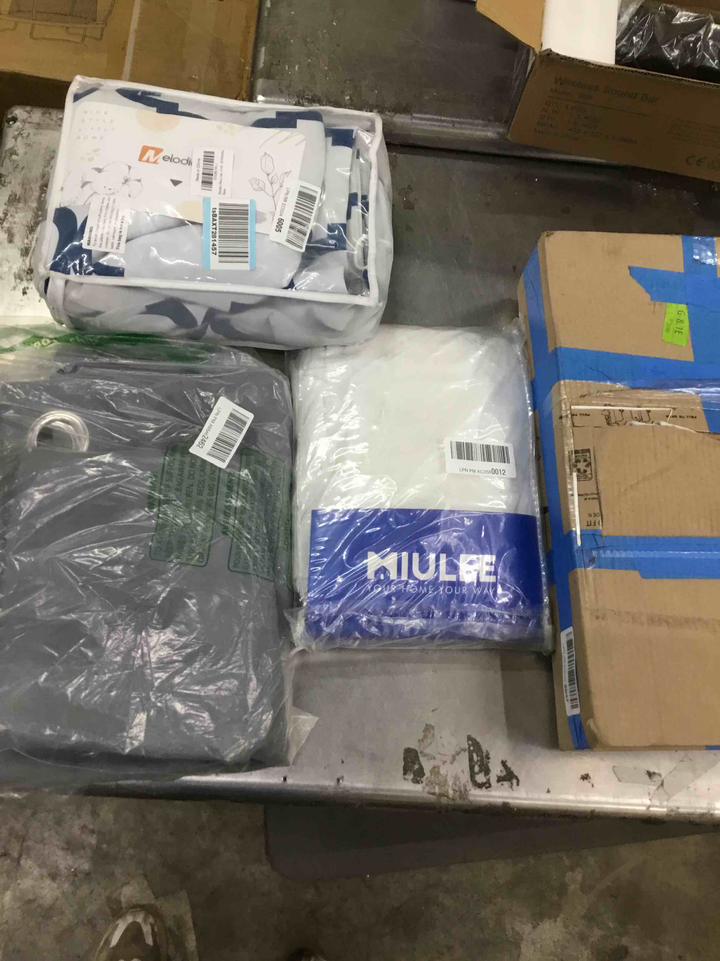https://s3.amazonaws.com/lotting-images-prod/bidfta/ORG4999952_1696431793876.jpeg