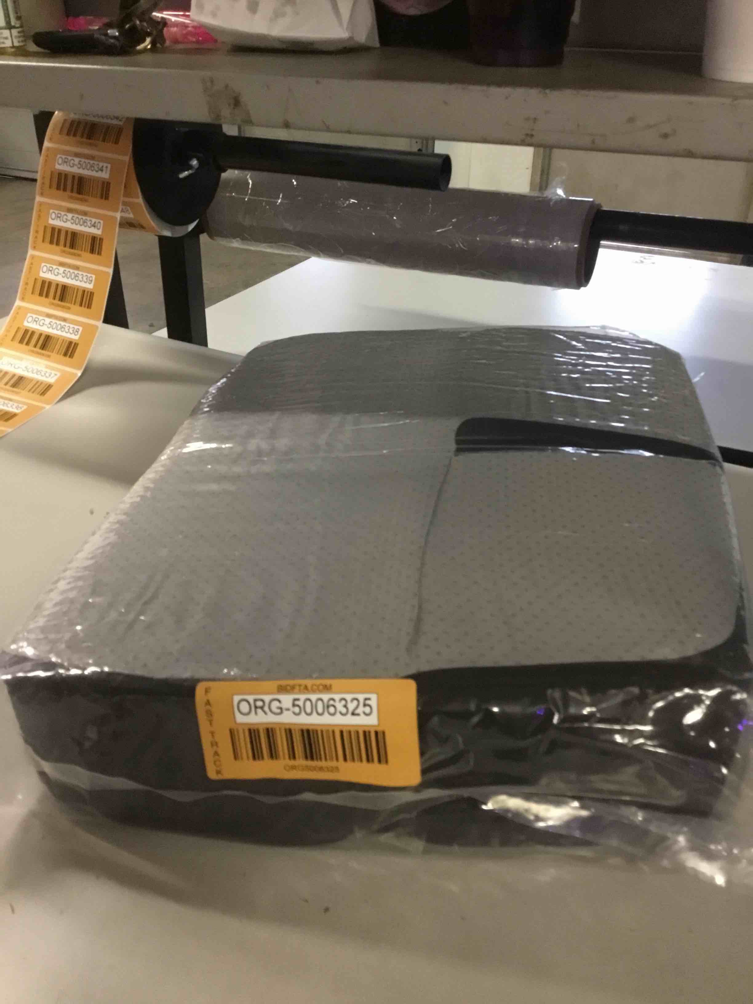 https://s3.amazonaws.com/lotting-images-prod/bidfta/ORG5006325_1712066522549.jpeg