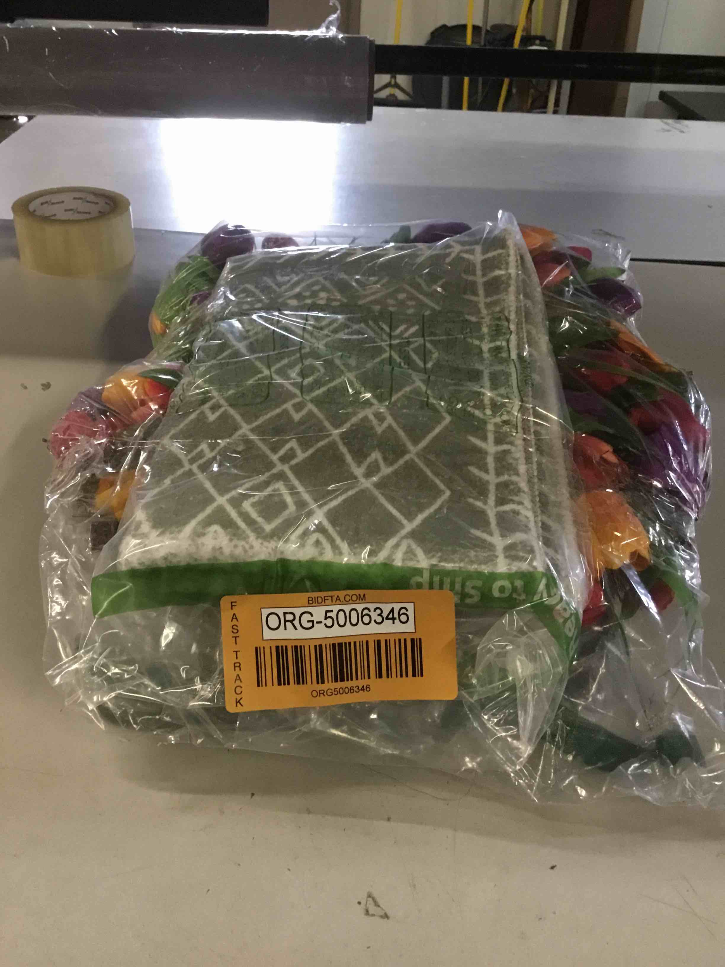https://s3.amazonaws.com/lotting-images-prod/bidfta/ORG5006346_1712069998652.jpeg