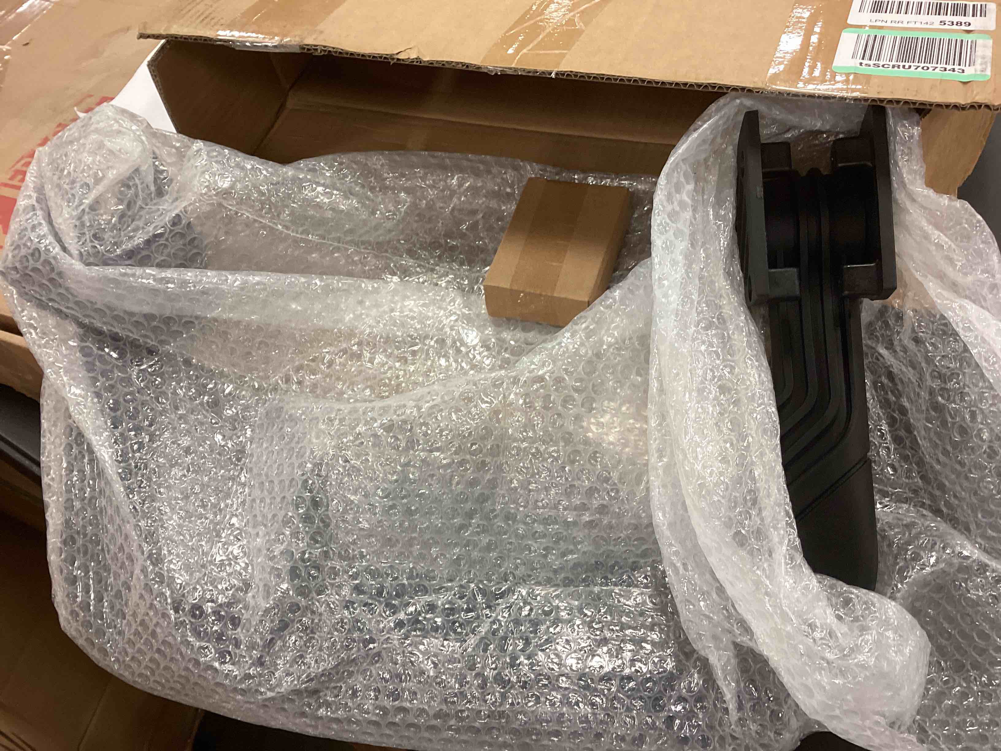 https://s3.amazonaws.com/lotting-images-prod/bidfta/ORG5049501_1692797948878.jpeg