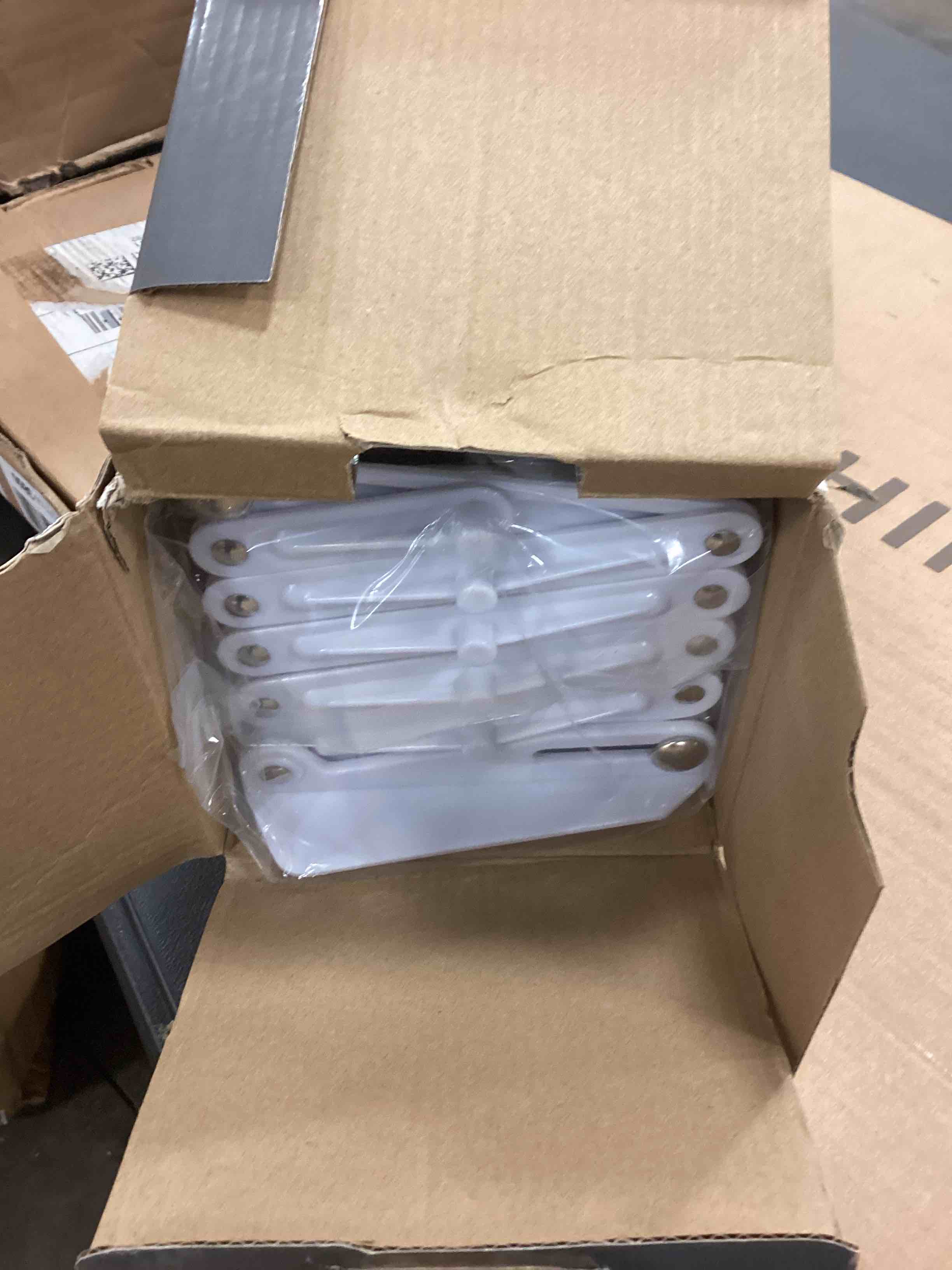 https://s3.amazonaws.com/lotting-images-prod/bidfta/ORG5049505_1692801379188.jpeg