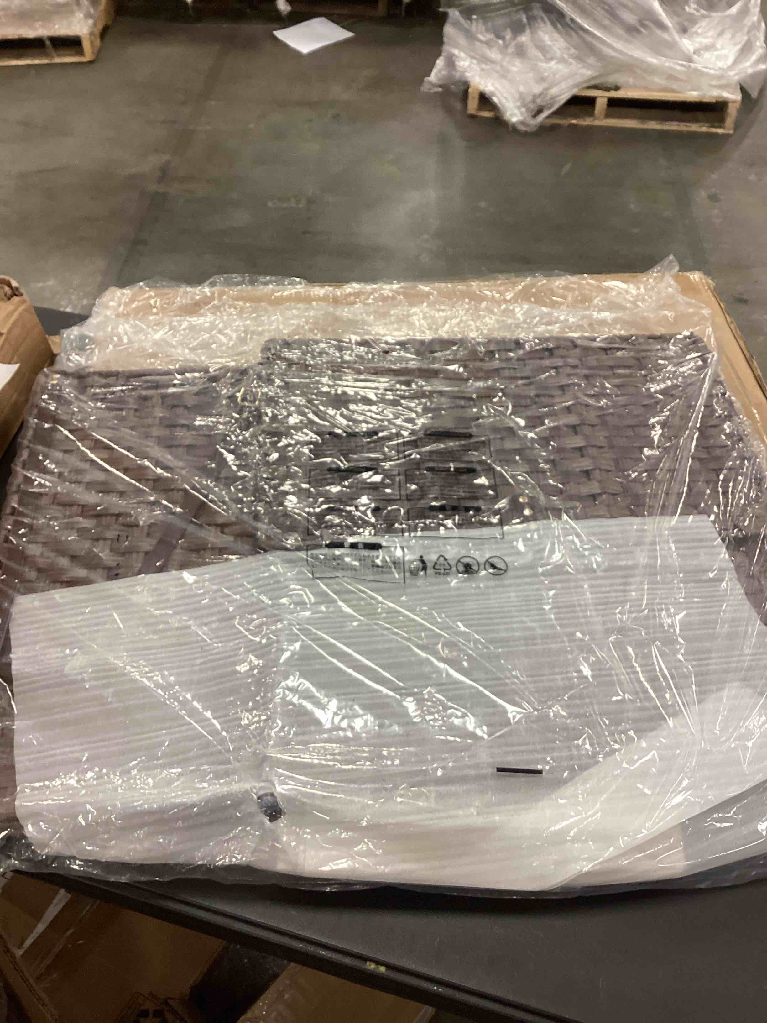 https://s3.amazonaws.com/lotting-images-prod/bidfta/ORG5049512_1692804669622.jpeg