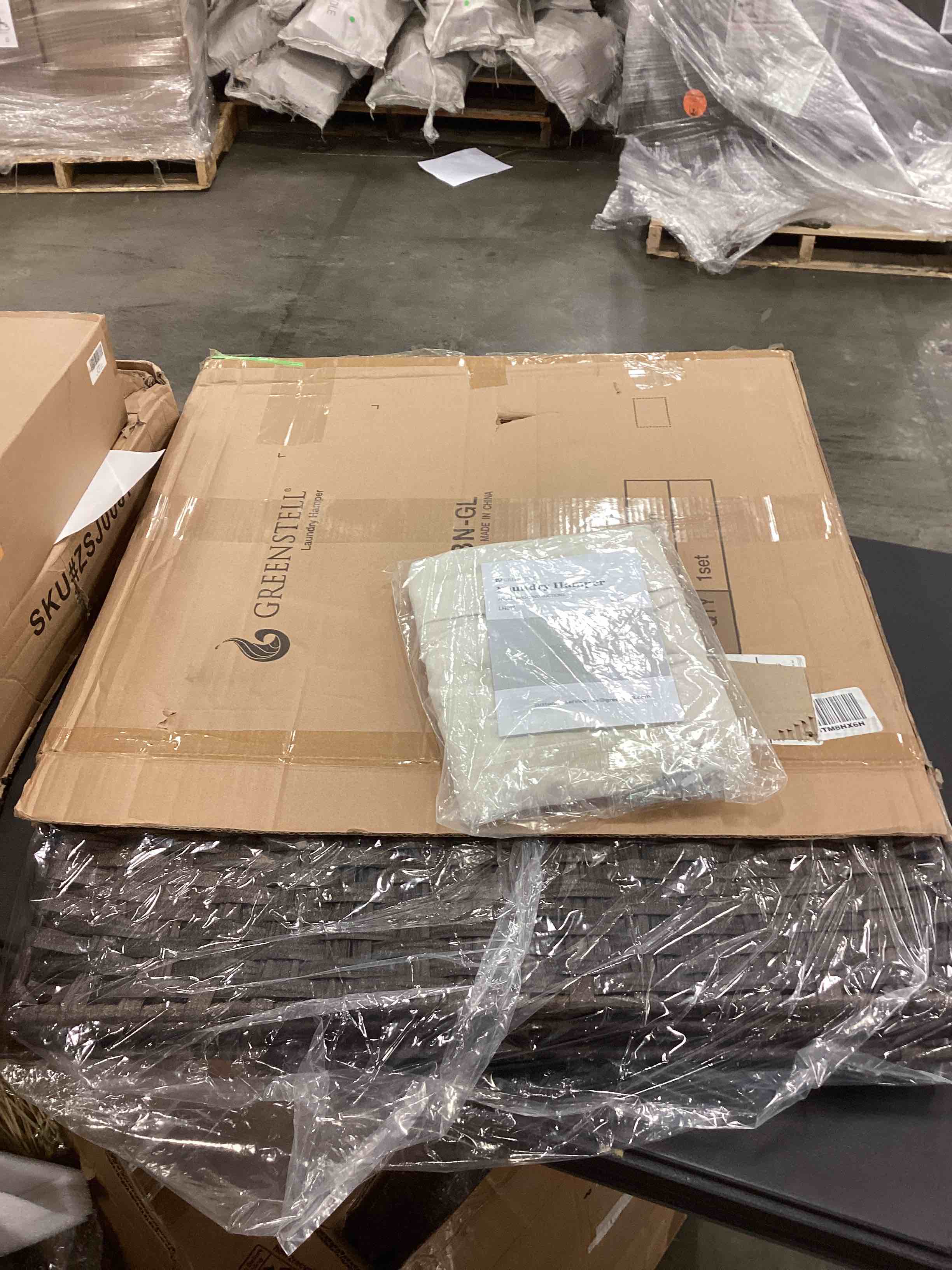 https://s3.amazonaws.com/lotting-images-prod/bidfta/ORG5049513_1692804952927.jpeg