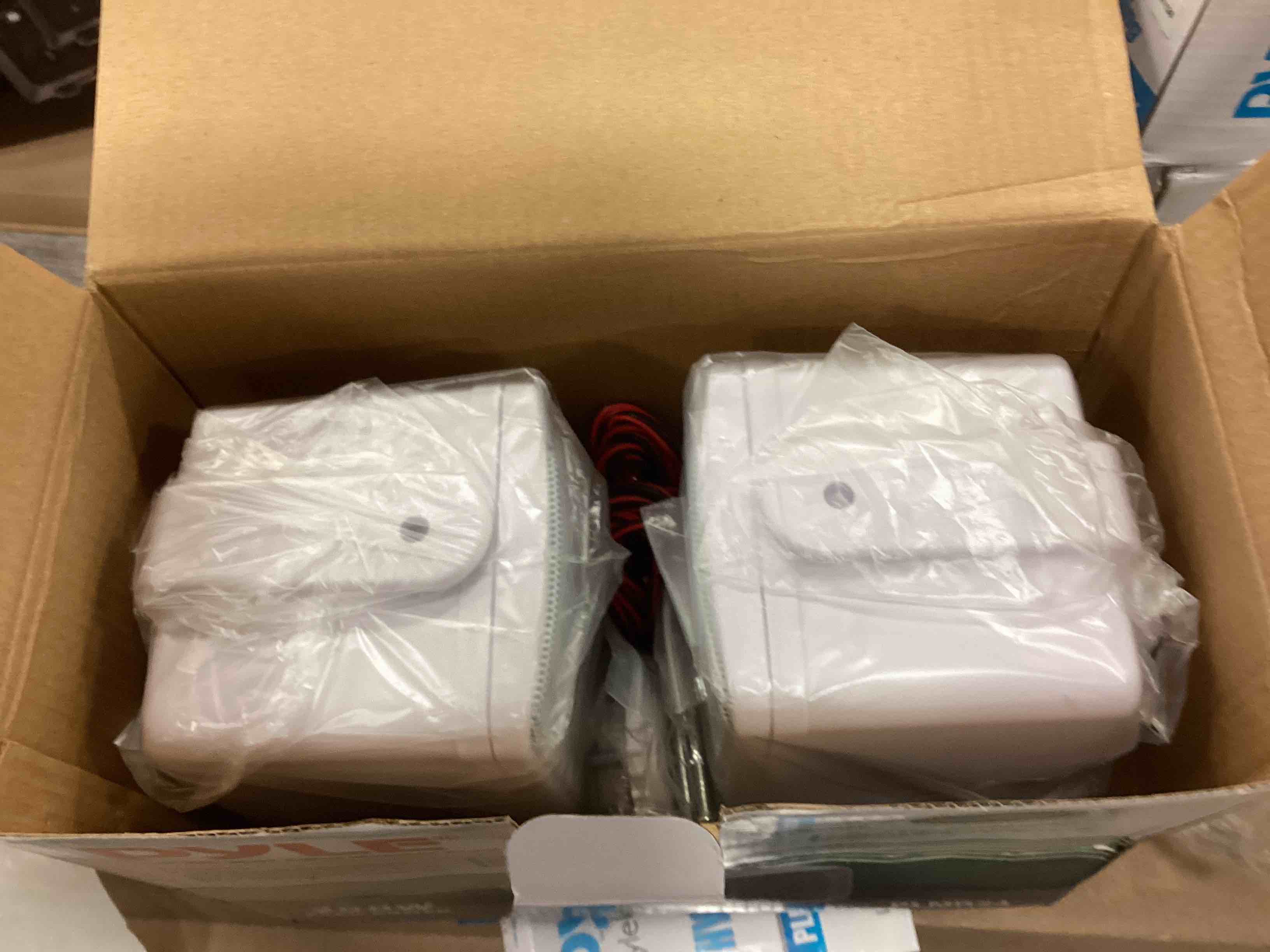 https://s3.amazonaws.com/lotting-images-prod/bidfta/ORG5055343_1697487540216.jpeg