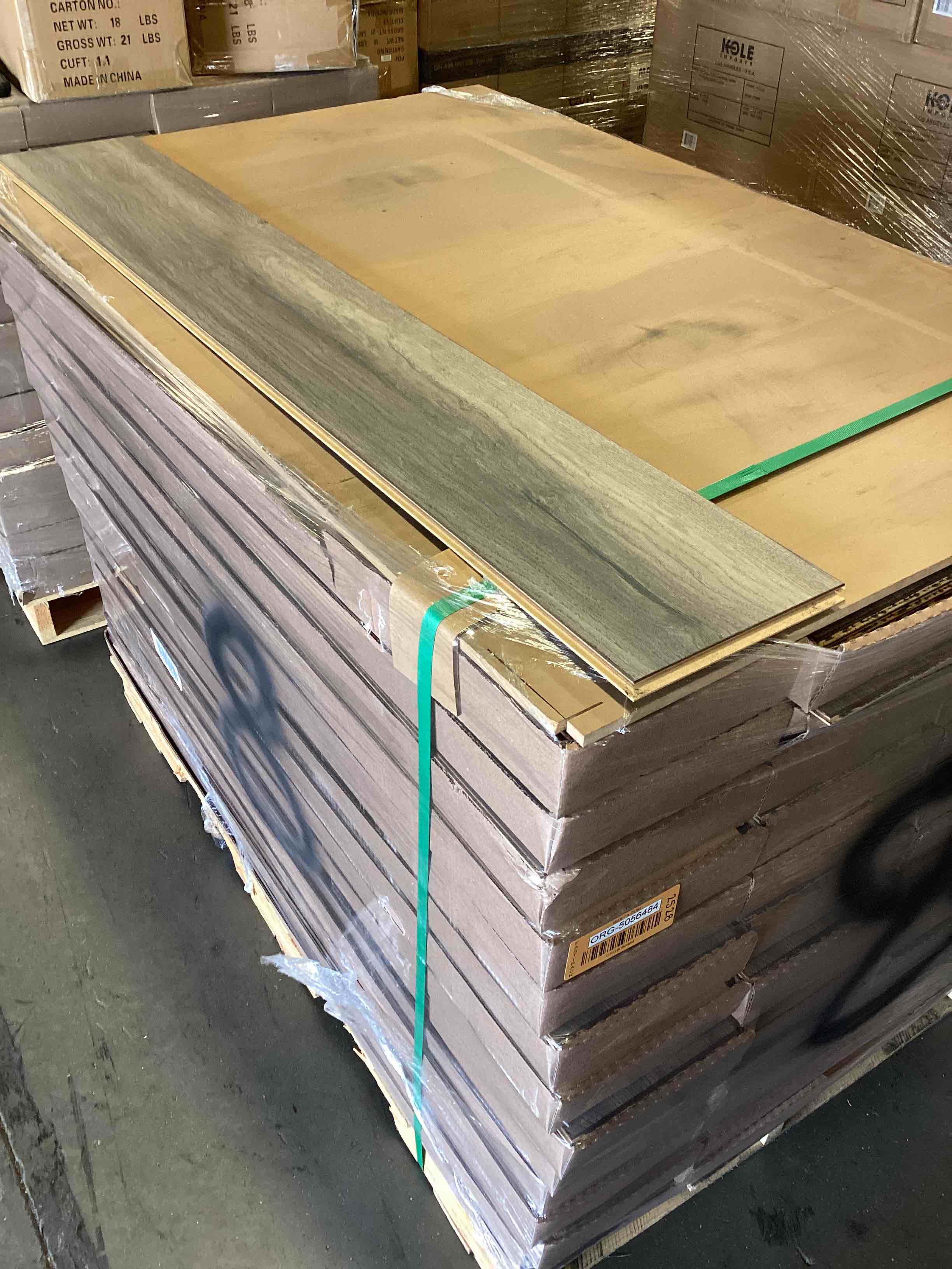 1,184.16 sq ft laminate flooring 56 boxes 7.5 x 50.75 8mm your bid per sq ft 