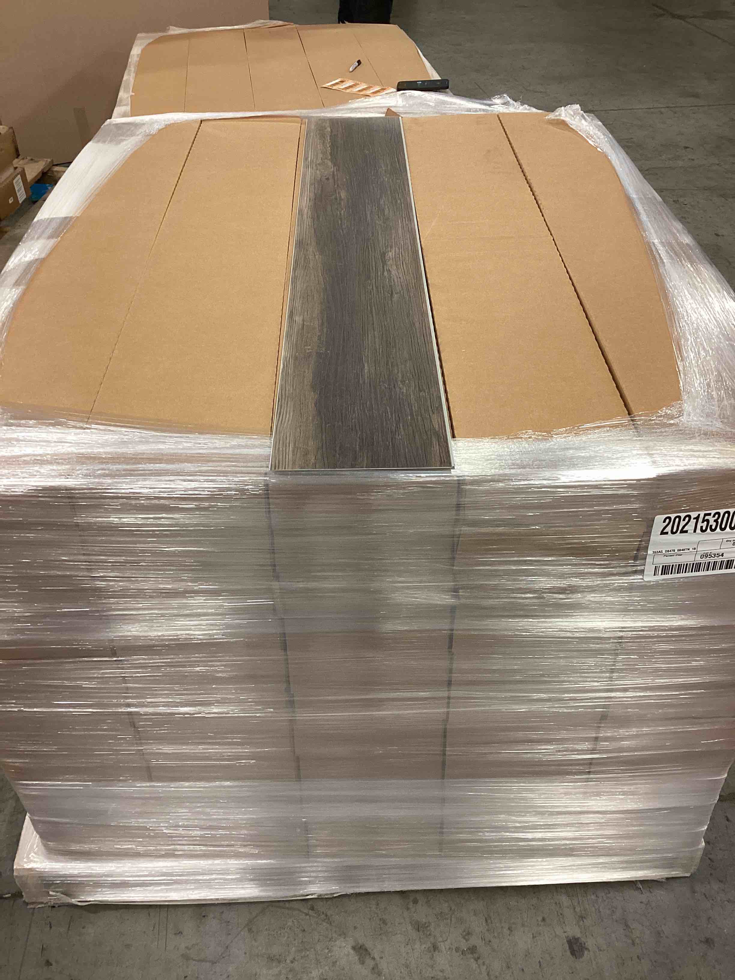 28 boxes 1,004.92 sq ft 7.69 x 48 4.5 mm vinyl flooring with attached padding your bid per sq ft 