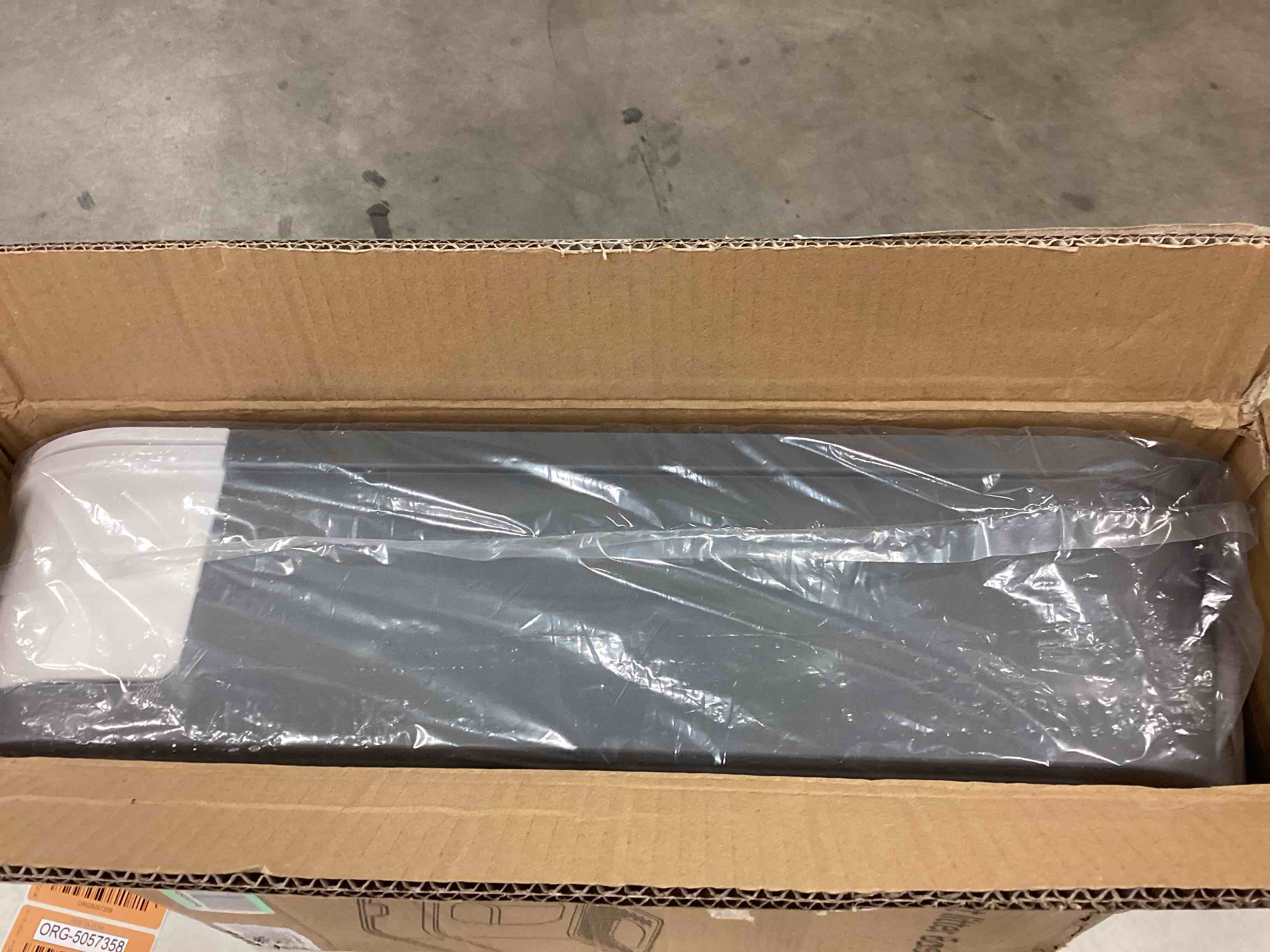 https://s3.amazonaws.com/lotting-images-prod/bidfta/ORG5057359_1693575087832.jpeg