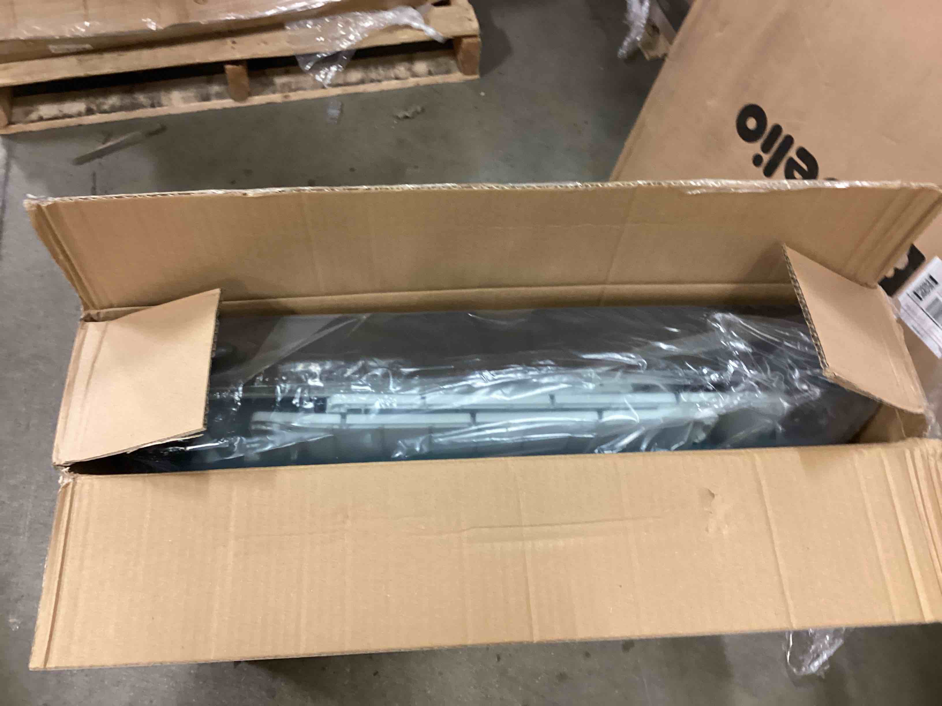 https://s3.amazonaws.com/lotting-images-prod/bidfta/ORG5057500_1696254124449.jpeg