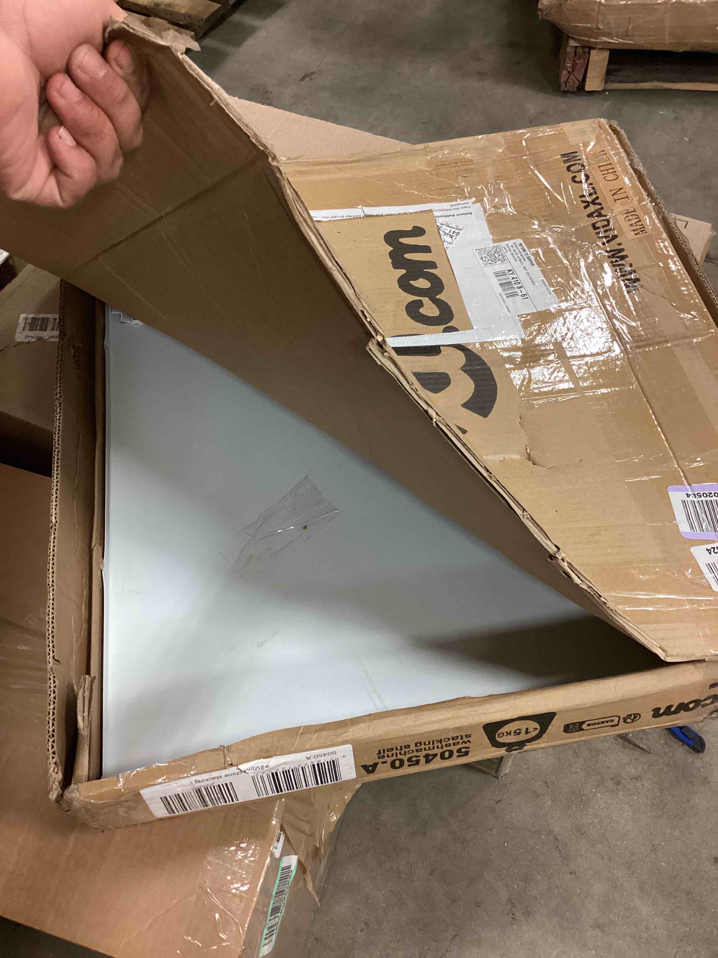 https://s3.amazonaws.com/lotting-images-prod/bidfta/ORG5057512_1696269201417.jpeg