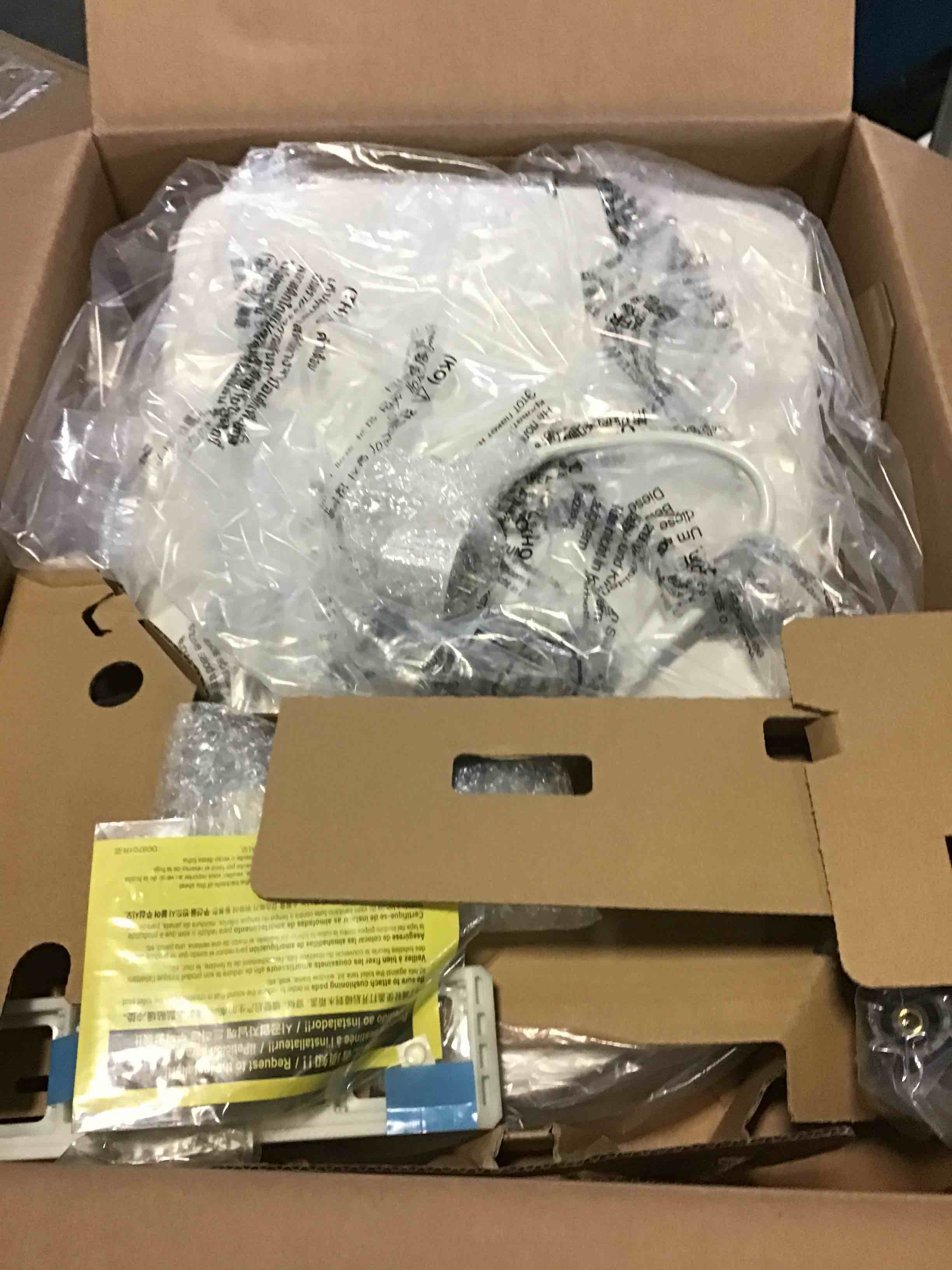https://s3.amazonaws.com/lotting-images-prod/bidfta/ORG5132696_1701376348239.jpeg
