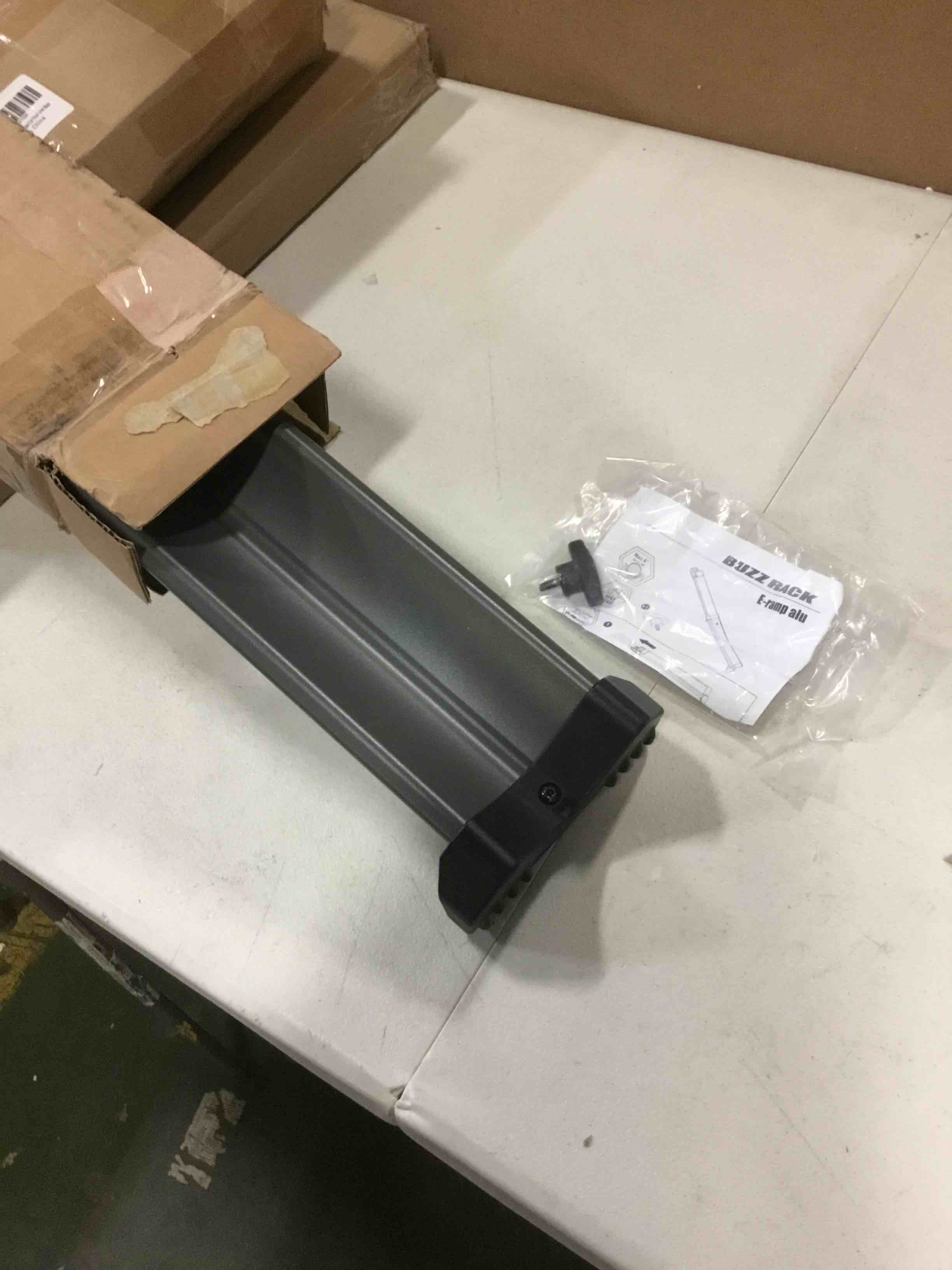 https://s3.amazonaws.com/lotting-images-prod/bidfta/ORG5138622_1701782753940.jpeg