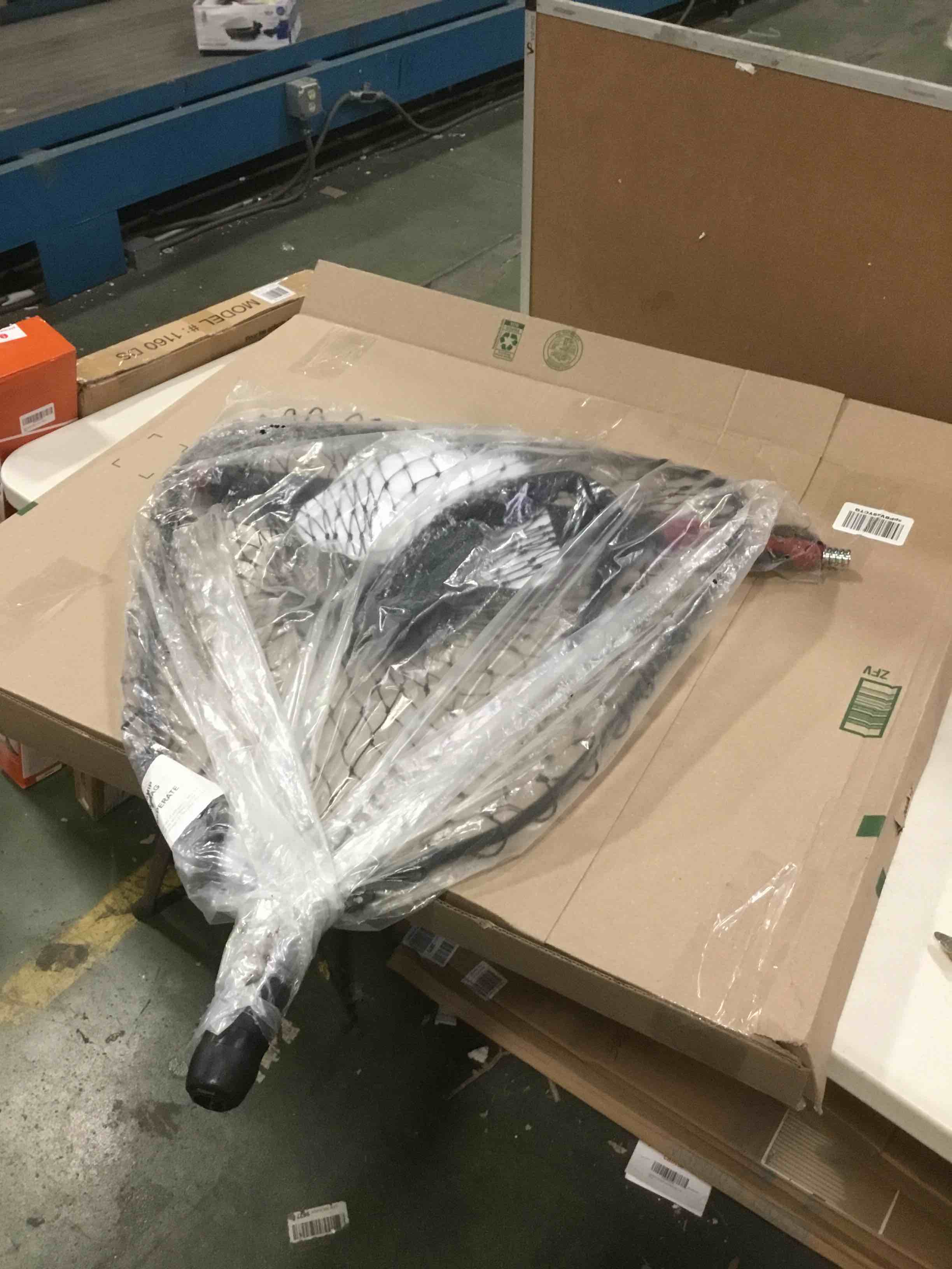 https://s3.amazonaws.com/lotting-images-prod/bidfta/ORG5138760_1701803336433.jpeg