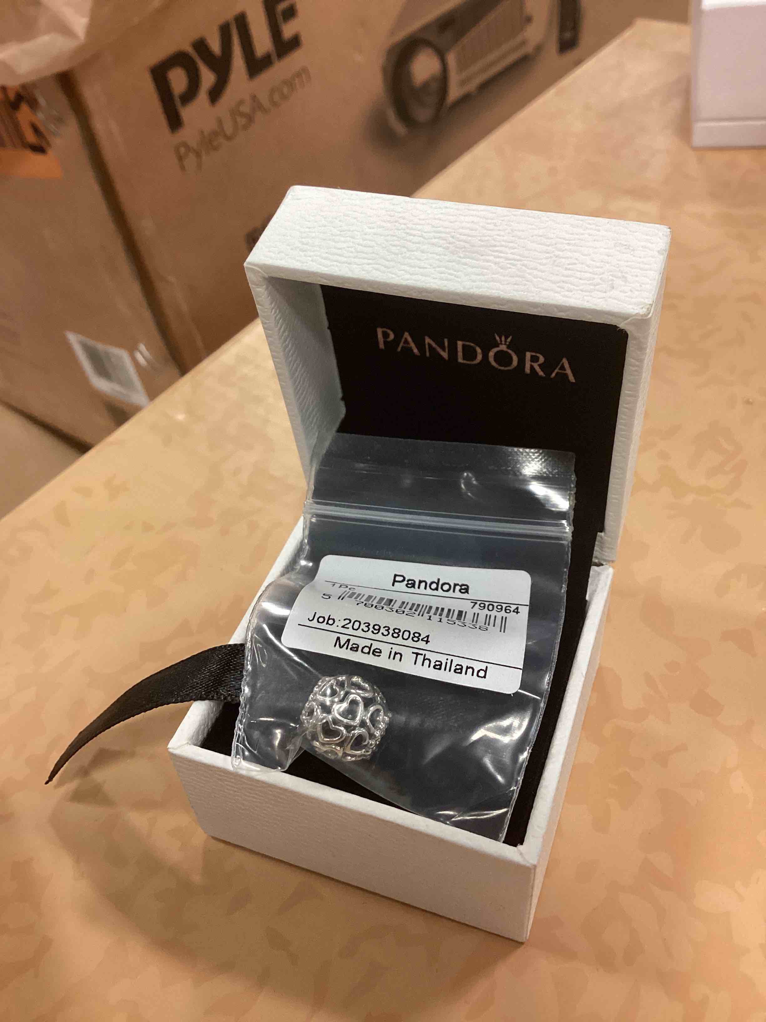 https://s3.amazonaws.com/lotting-images-prod/bidfta/ORG5171146_1695144028363.jpeg