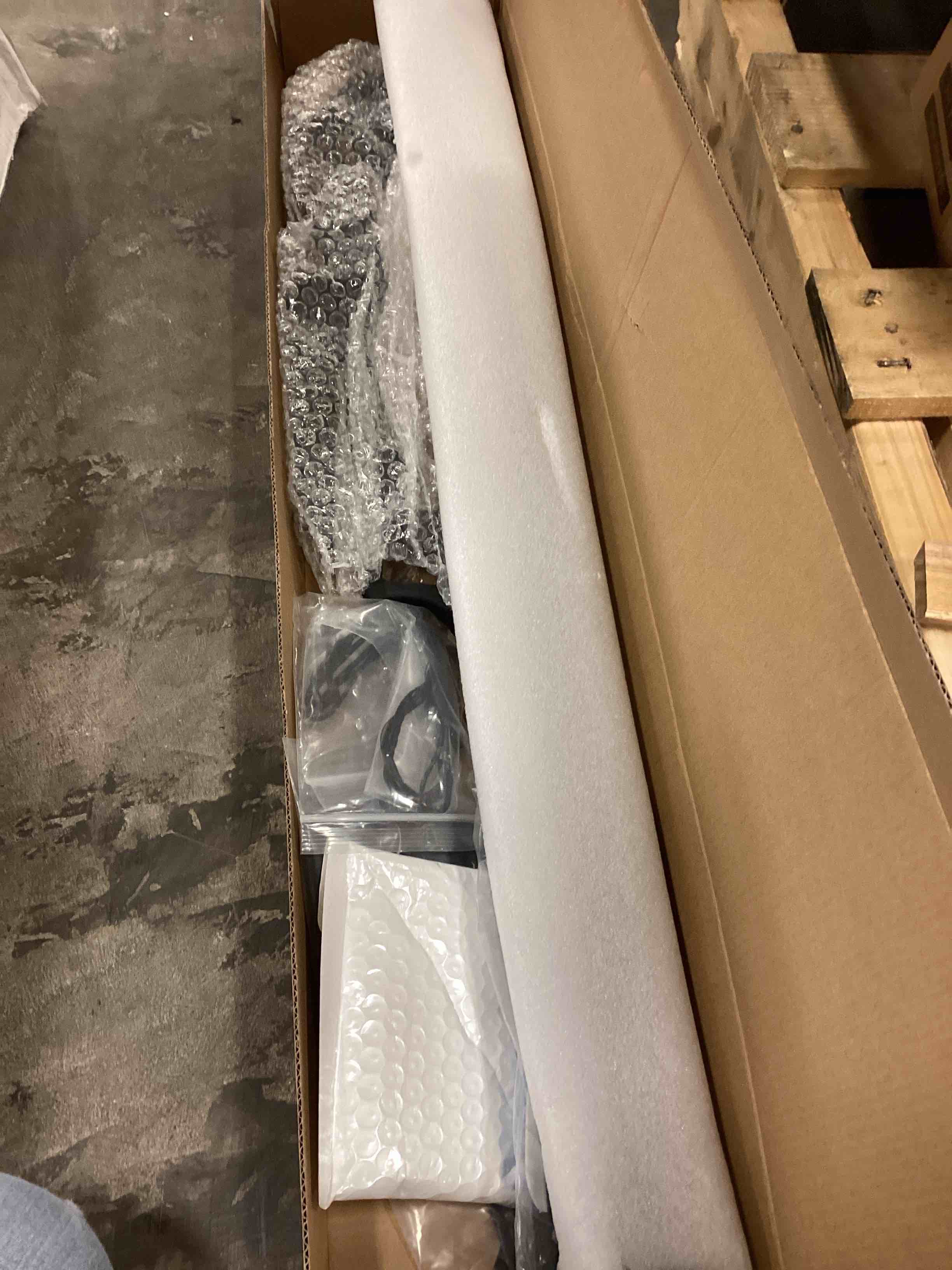 https://s3.amazonaws.com/lotting-images-prod/bidfta/ORG5172647_1695051302356.jpeg