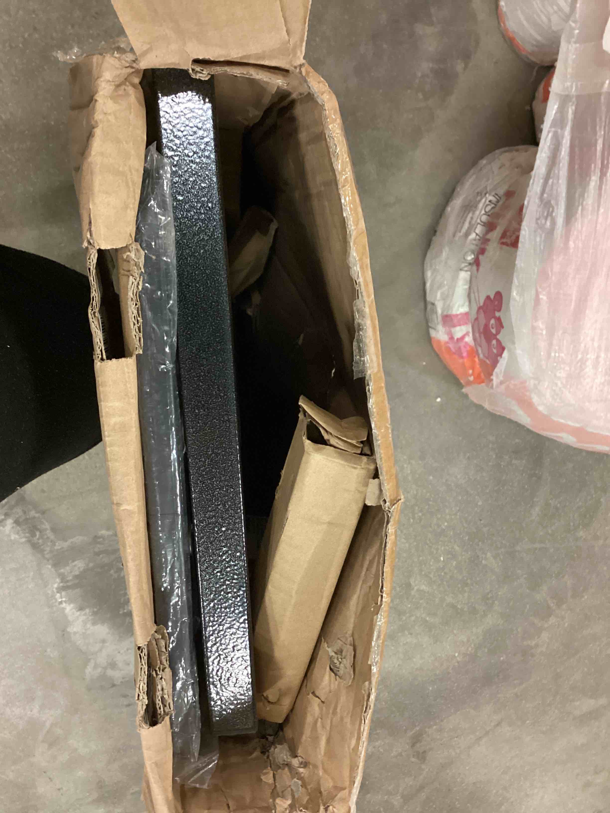 https://s3.amazonaws.com/lotting-images-prod/bidfta/ORG5173261_1696864809179.jpeg
