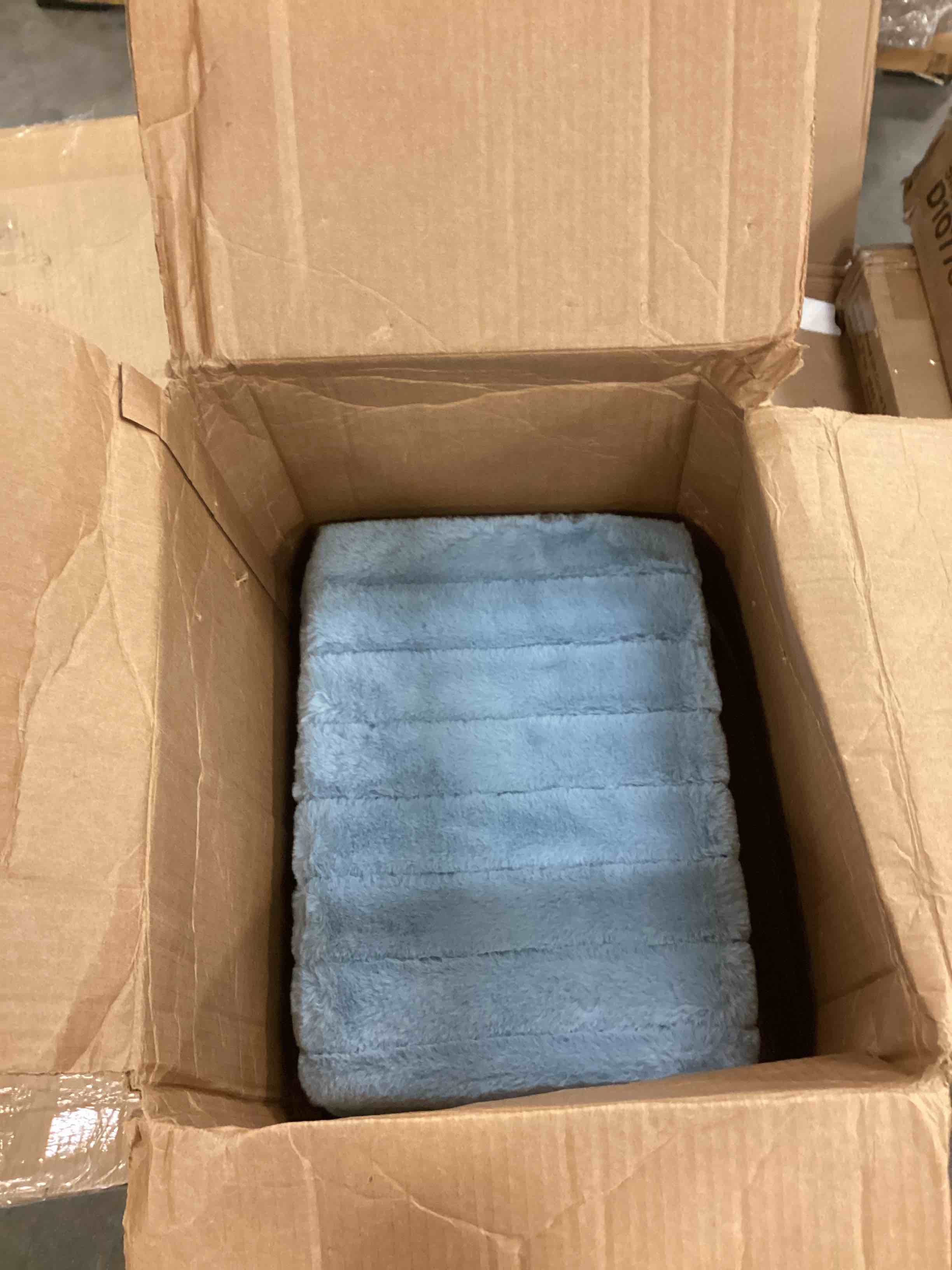 https://s3.amazonaws.com/lotting-images-prod/bidfta/ORG5173279_1696873399484.jpeg