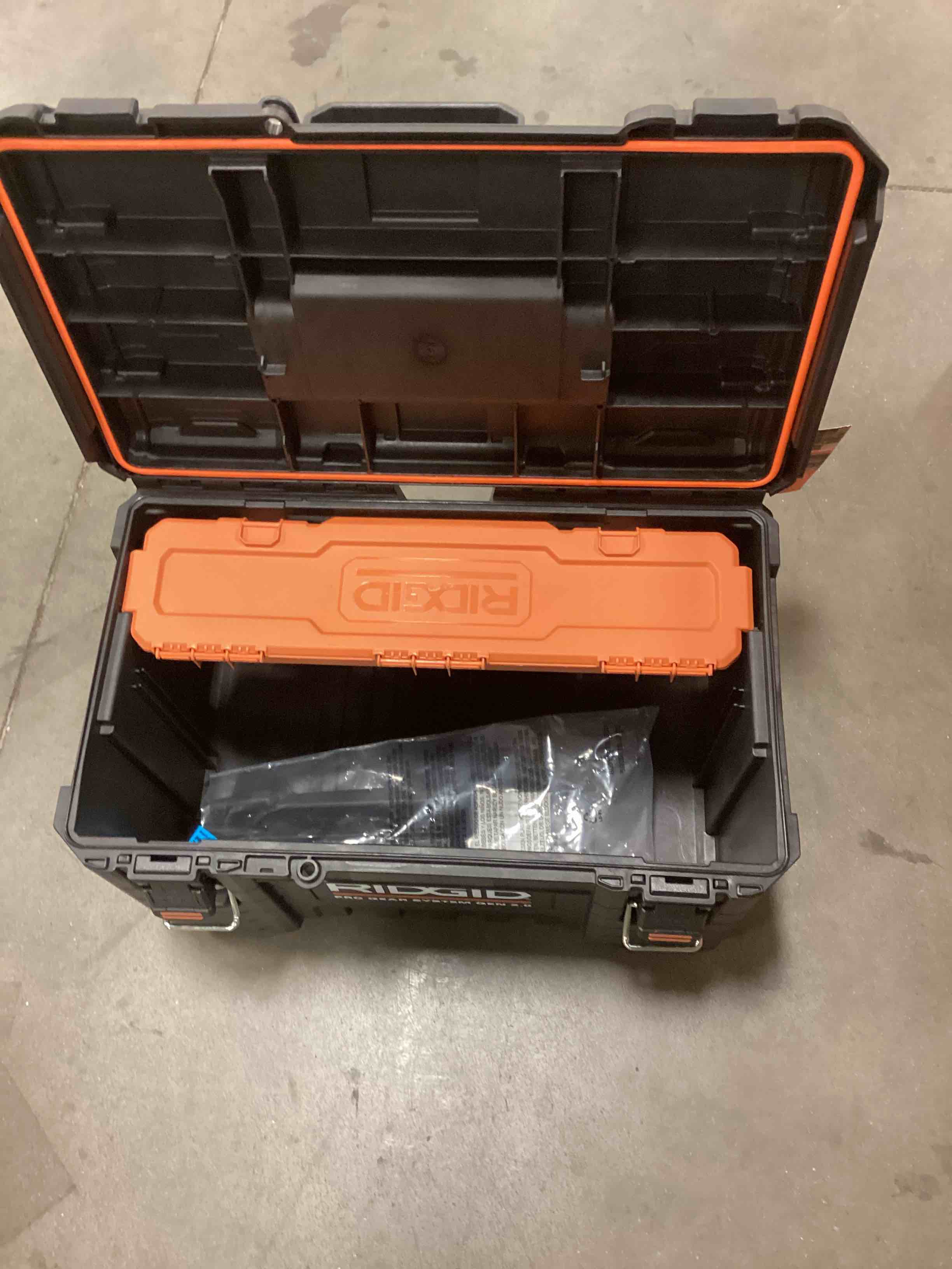 https://s3.amazonaws.com/lotting-images-prod/bidfta/ORG5178443_1697632444294.jpeg