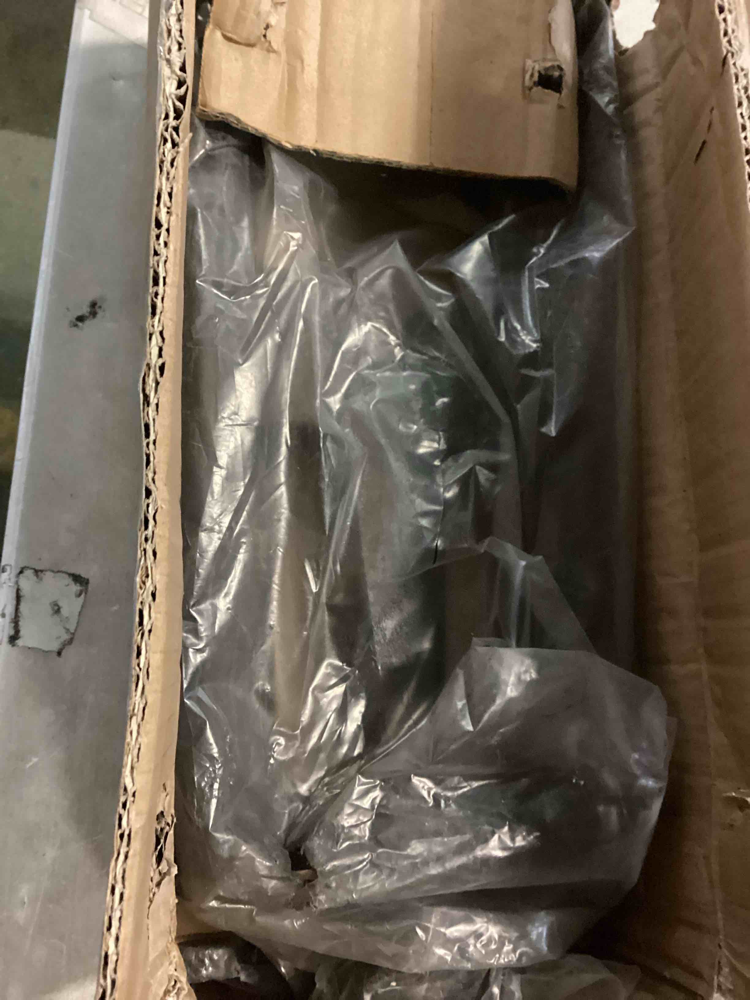https://s3.amazonaws.com/lotting-images-prod/bidfta/ORG5189551_1702561361373.jpeg