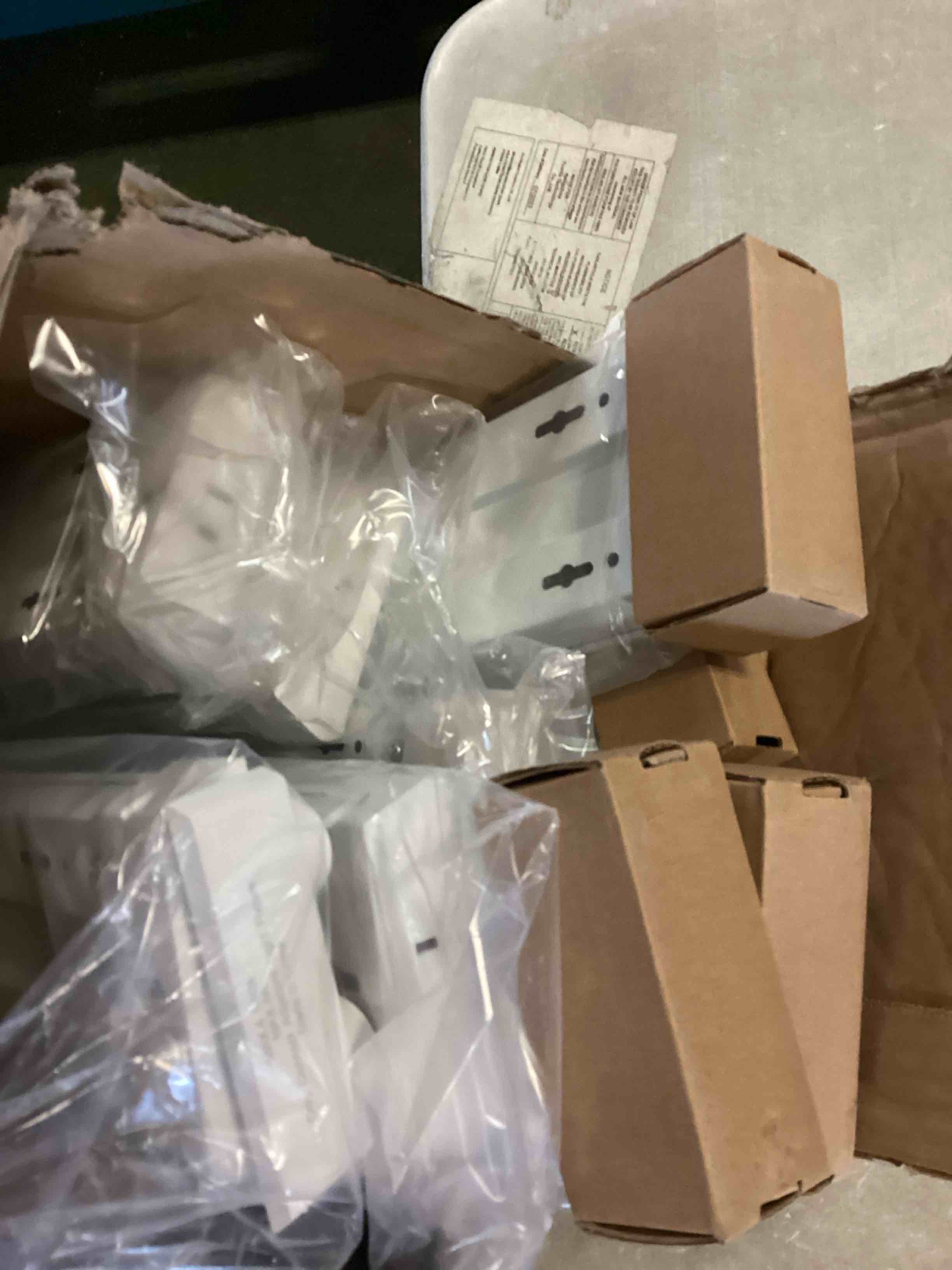 https://s3.amazonaws.com/lotting-images-prod/bidfta/ORG5189595_1702567188747.jpeg