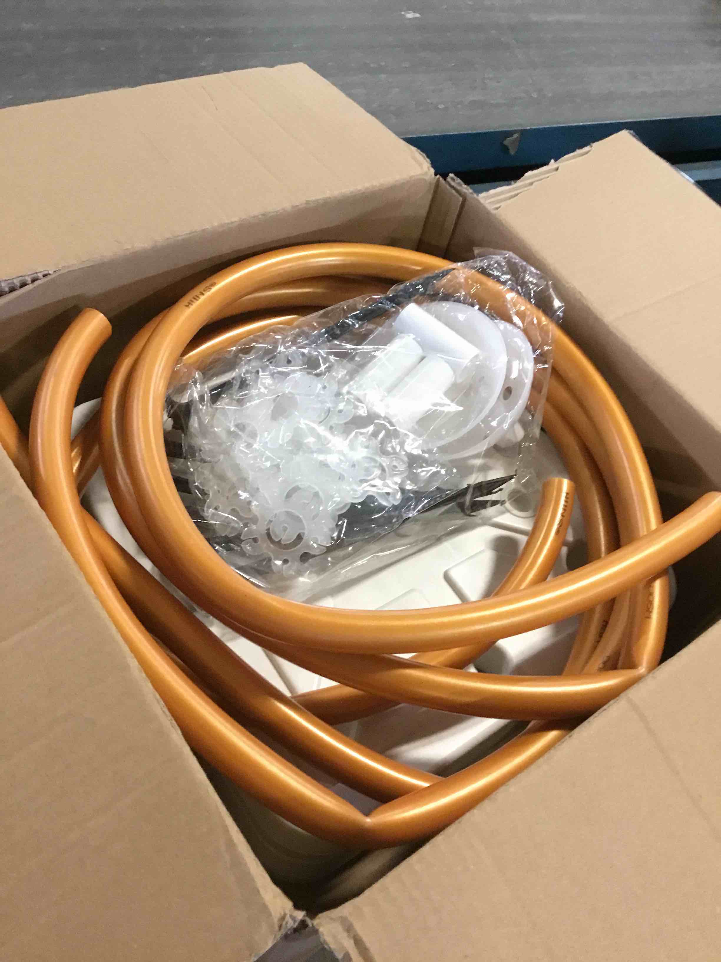 https://s3.amazonaws.com/lotting-images-prod/bidfta/ORG5189729_1702581400927.jpeg