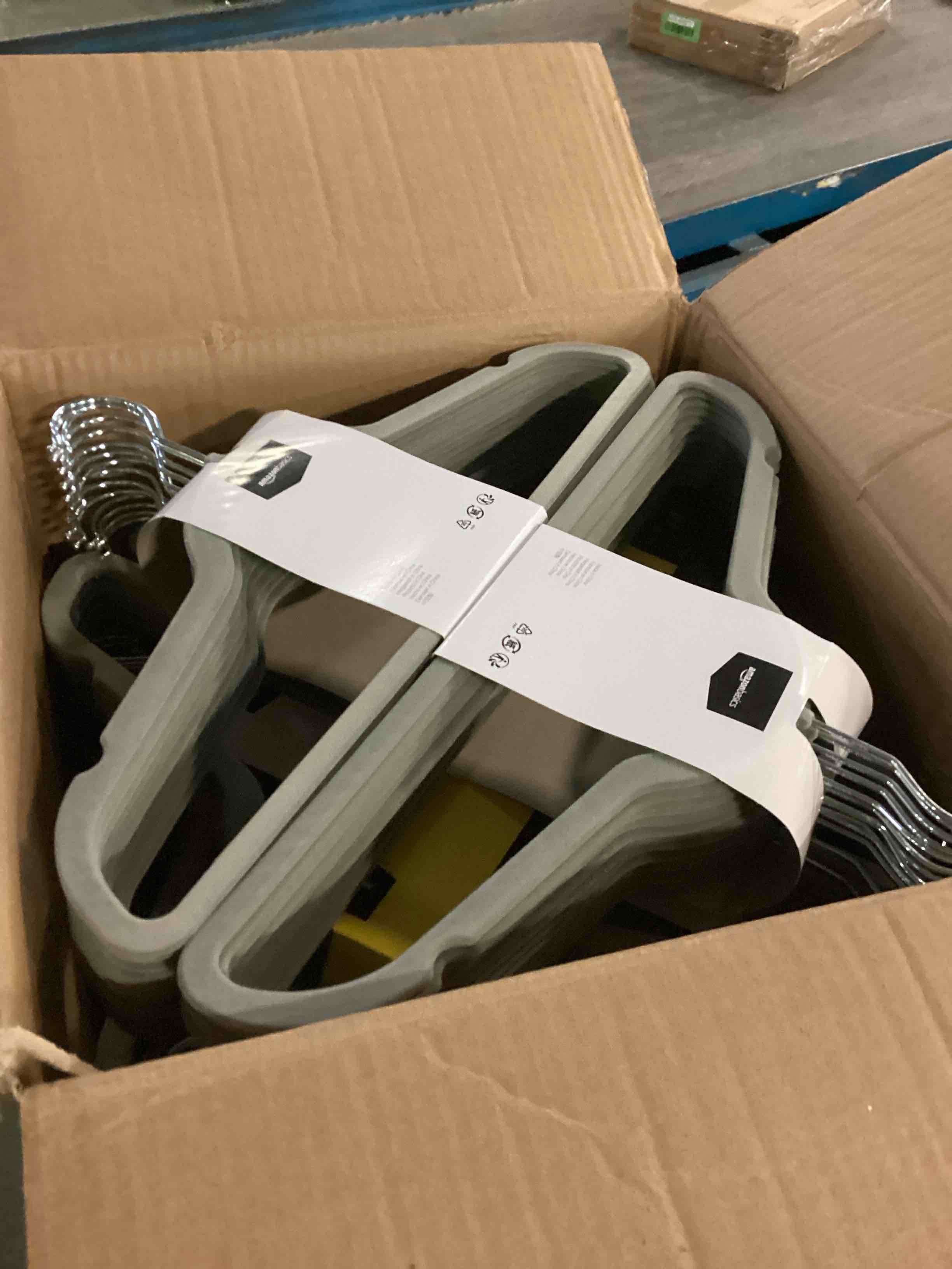 https://s3.amazonaws.com/lotting-images-prod/bidfta/ORG5190282_1702910503019.jpeg