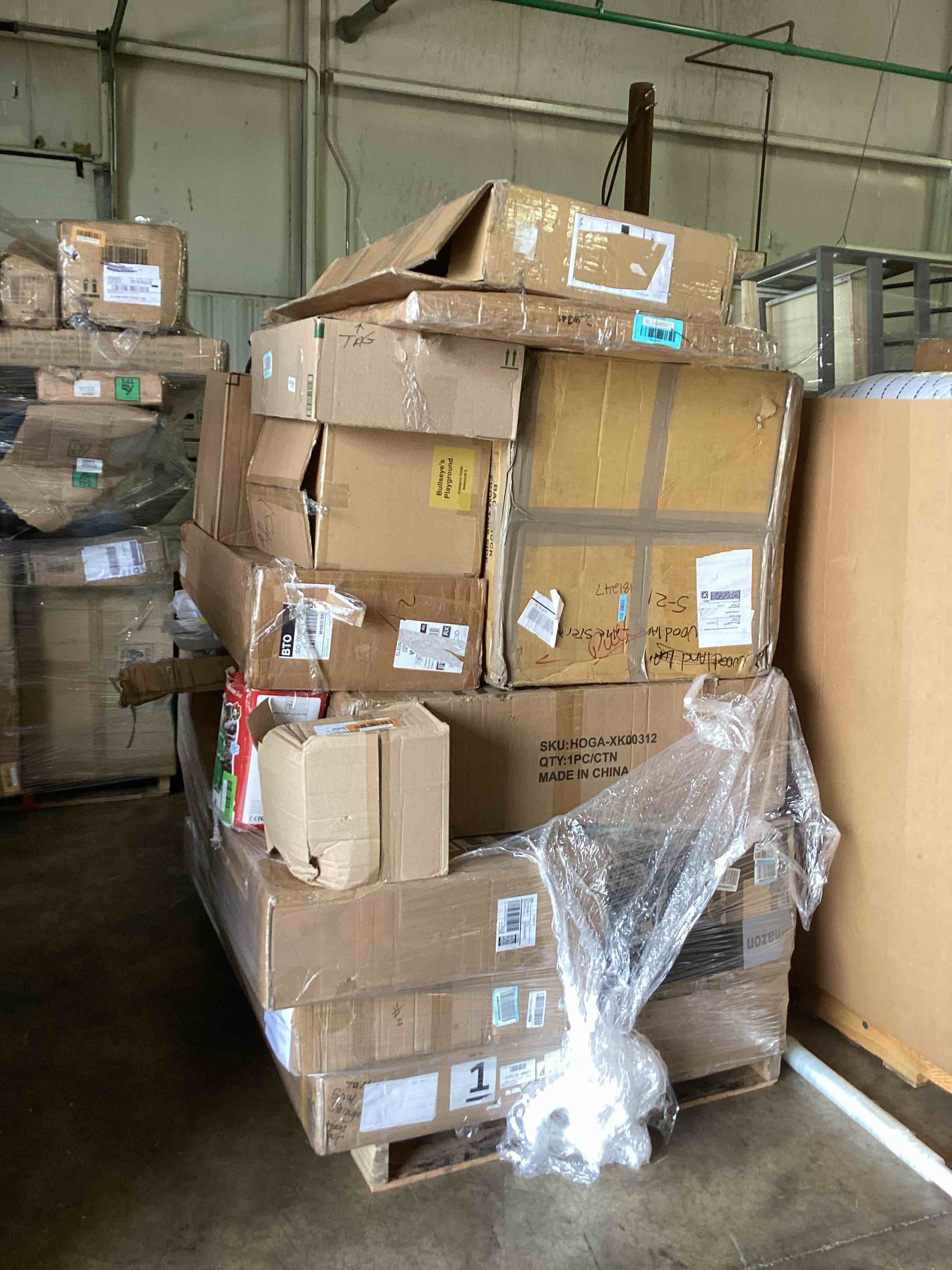 Pallet Lot of Assorted Home Goods. Inflatable Tree, Charging Dock, Furniture Components and More.