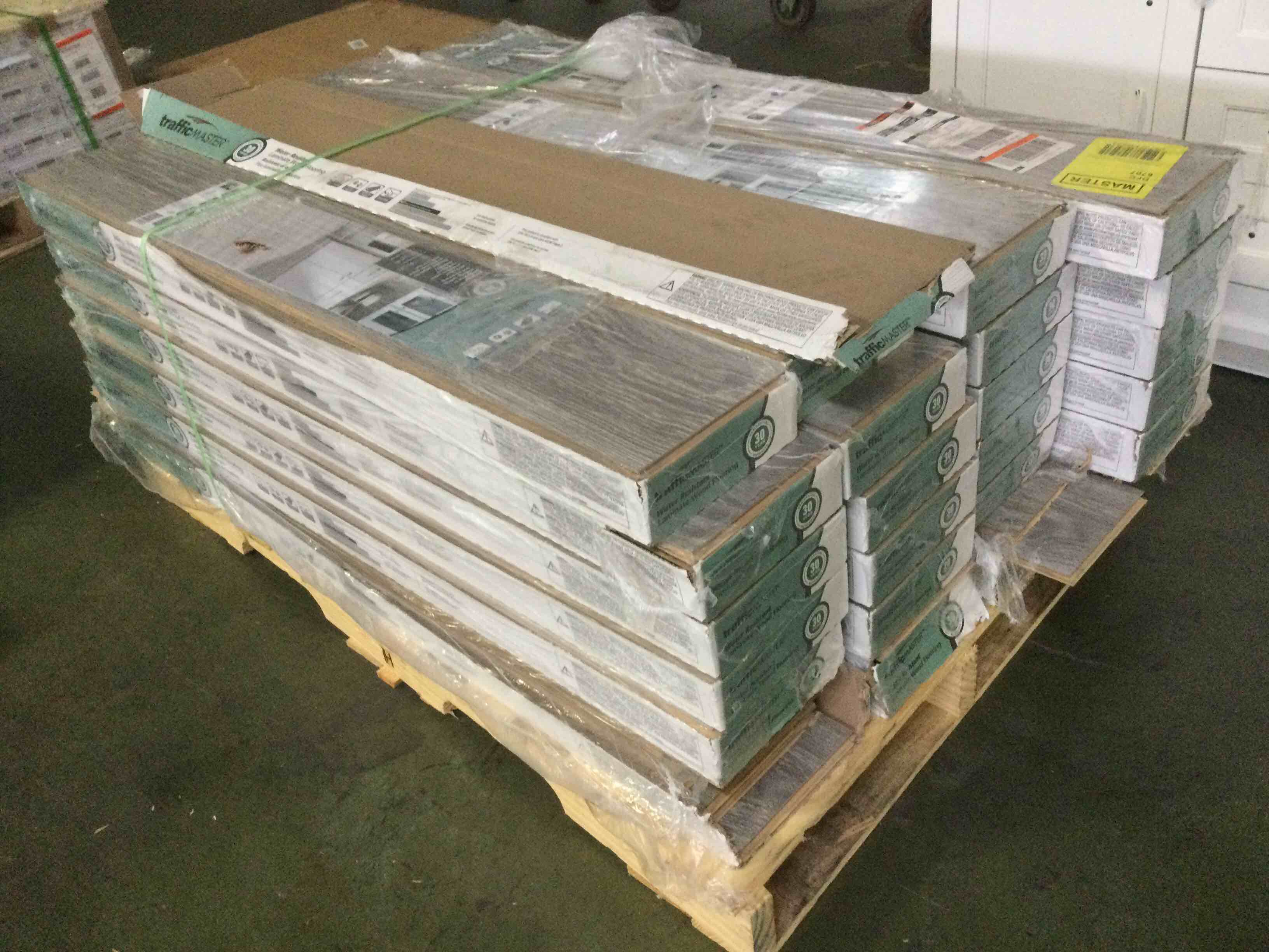 https://s3.amazonaws.com/lotting-images-prod/bidfta/ORG5227235_1698675963531.jpeg