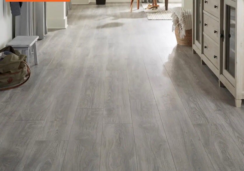 TrafficMaster Silverton Oak 8 mm T x 7.5 in. W Water Resistant Laminate Wood Flooring, 23.69 sqft/case, (24 boxes, 568.56 Sq ft total)