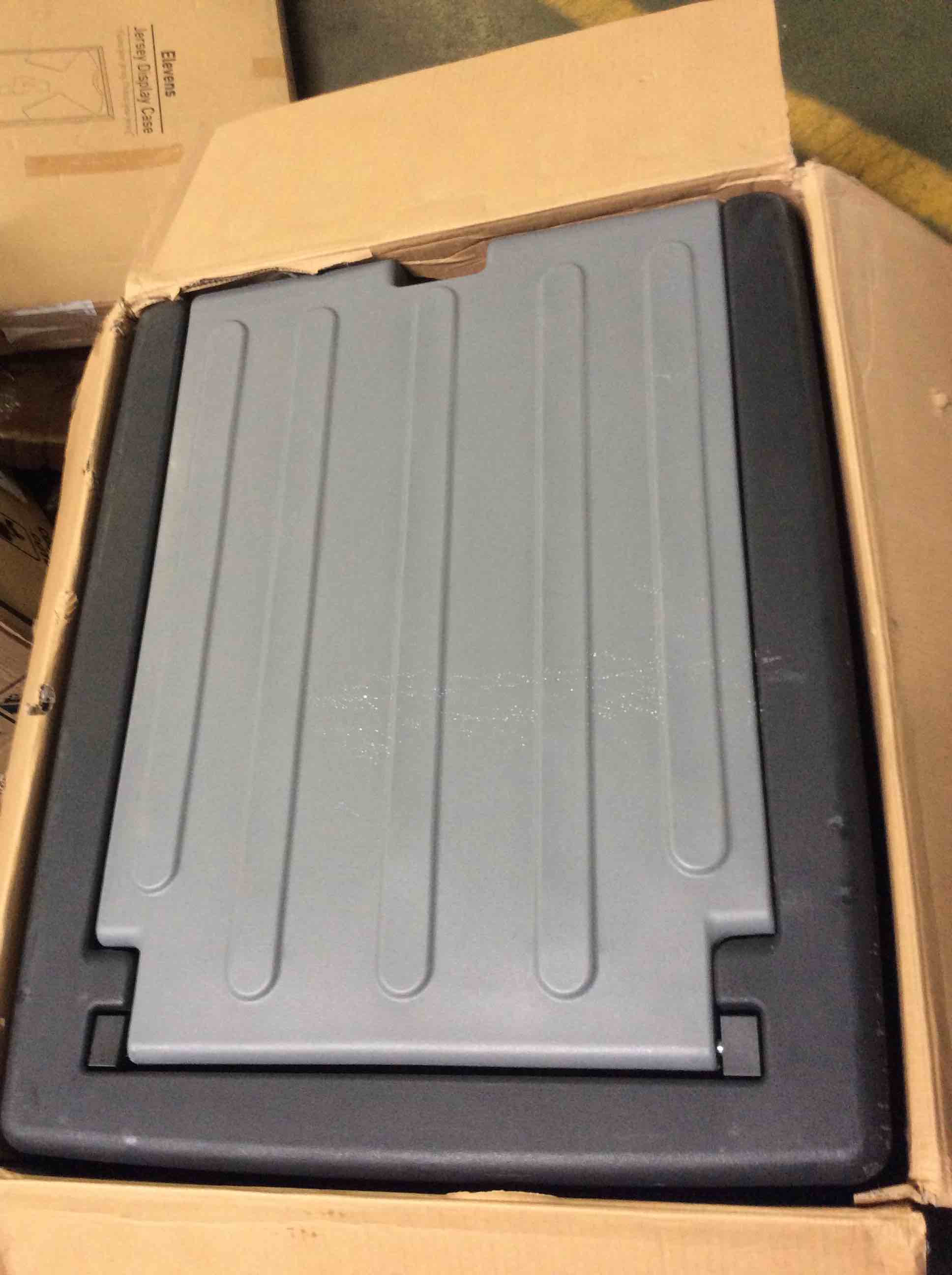 https://s3.amazonaws.com/lotting-images-prod/bidfta/ORG5229797_1692976806423.jpeg