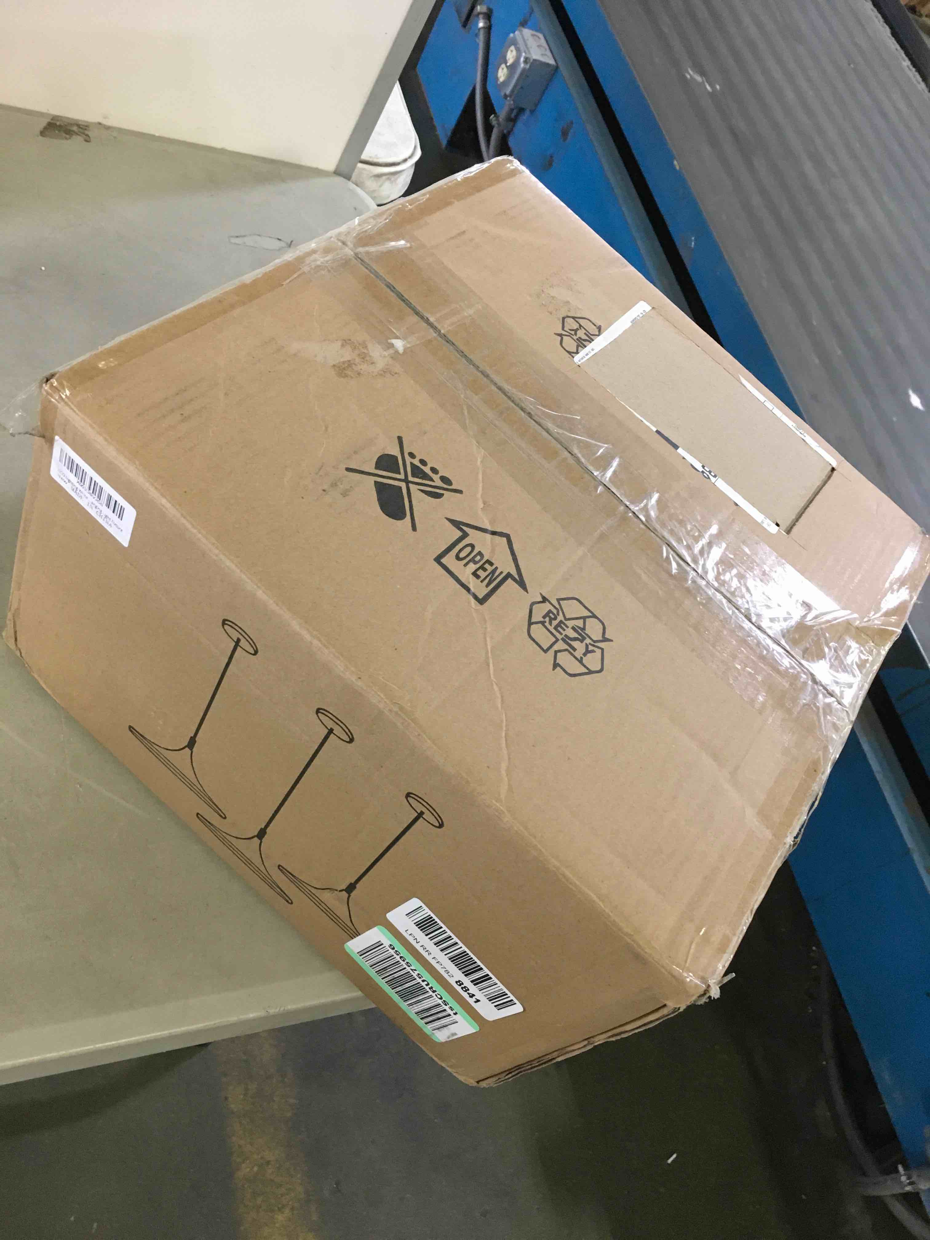 https://s3.amazonaws.com/lotting-images-prod/bidfta/ORG5232813_1692905342921.jpeg